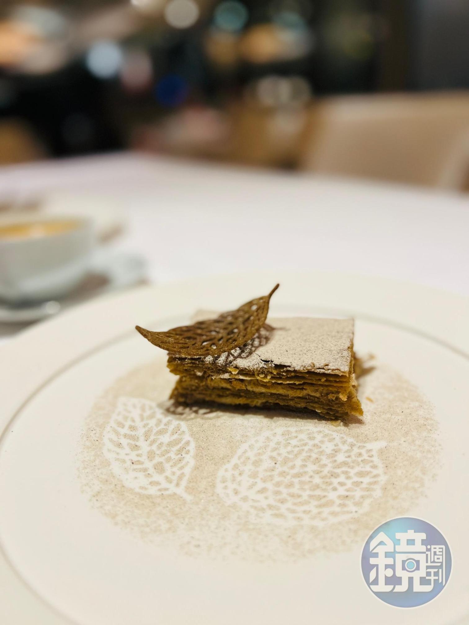 甜點「紅茶千層」現點現做，鬆脆可口。