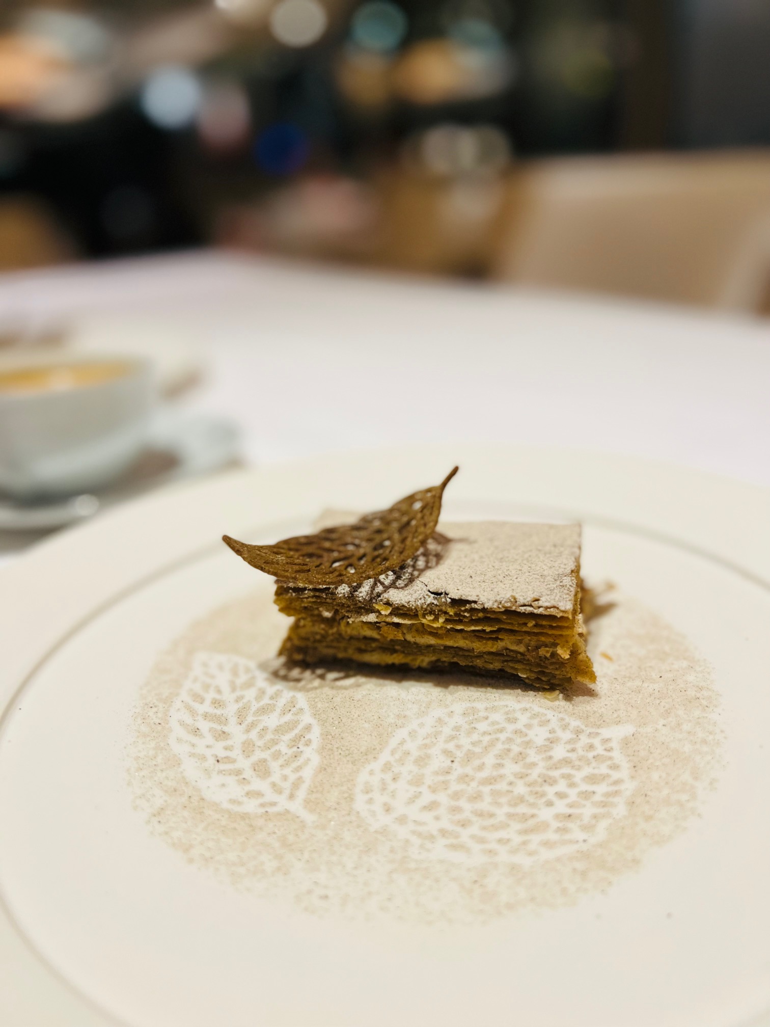 甜點「紅茶千層」現點現做，鬆脆可口。
