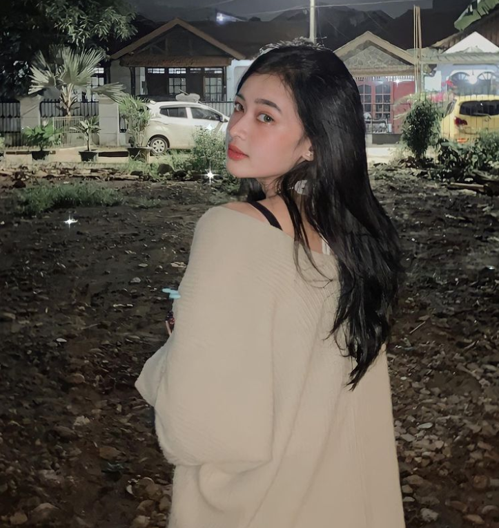哈塔拉兼拍網美照，驚艷許多網友。（翻自TikTok+IG）