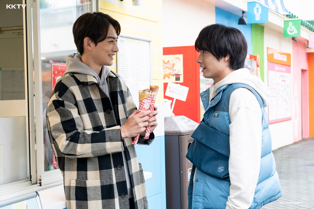 赤楚衛二（右）與町田啓太主演的《如果30歲還是處男，似乎就能成為魔法師》播出後深獲亞洲觀眾喜愛，今年還推出電影版，在台寫下票房佳績。（KKTV提供）