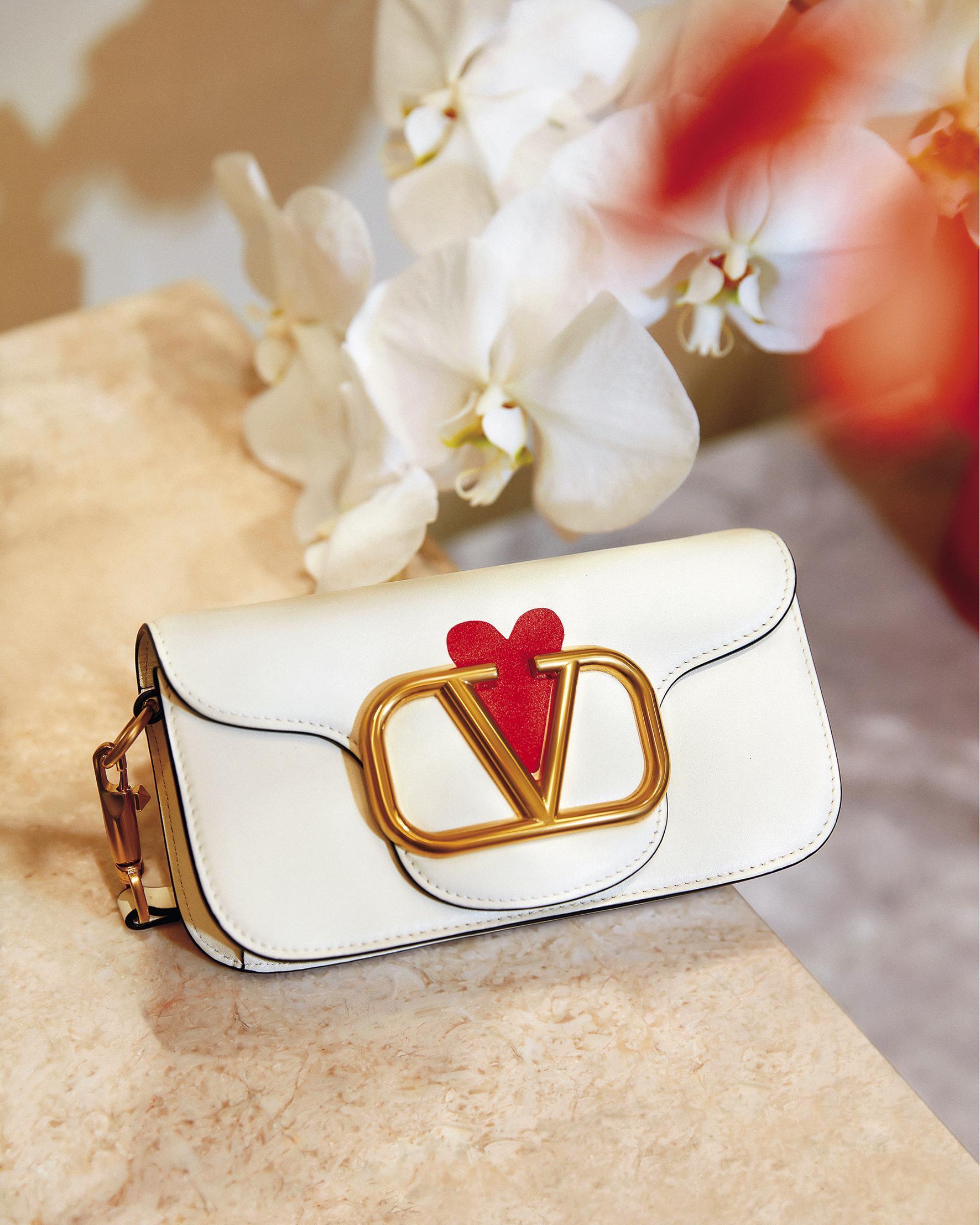 Mini Locò手袋。NT$74,000。（VALENTINO GARAVANI提供）