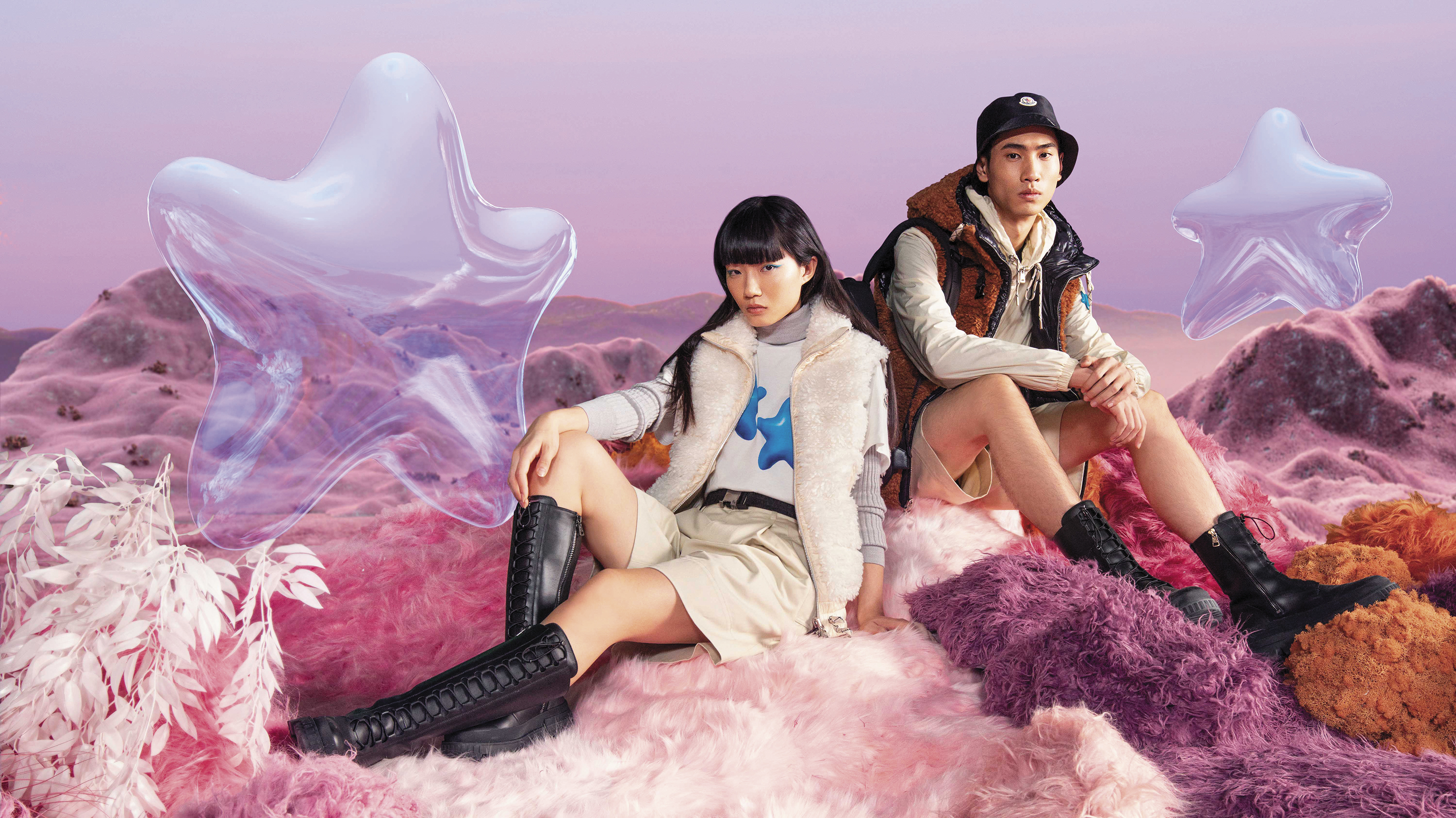 MONCLER 2022七夕限定系列均飾有藍色卡通星星圖案。(盟可睞提供)