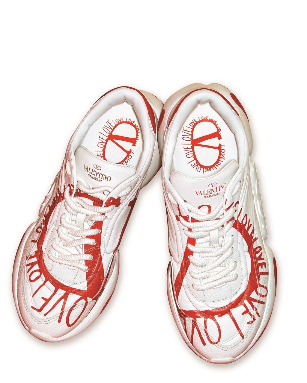七夕限定系列休閒鞋。NT$33,400。（VALENTINO GARAVANI提供）