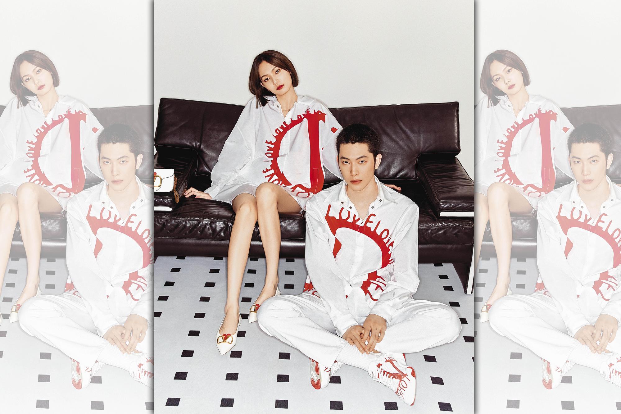 VALENTINO七夕限定系列以白色與紅色調為主，並將愛心元素拆開剖半。（VALENTINO GARAVANI提供）