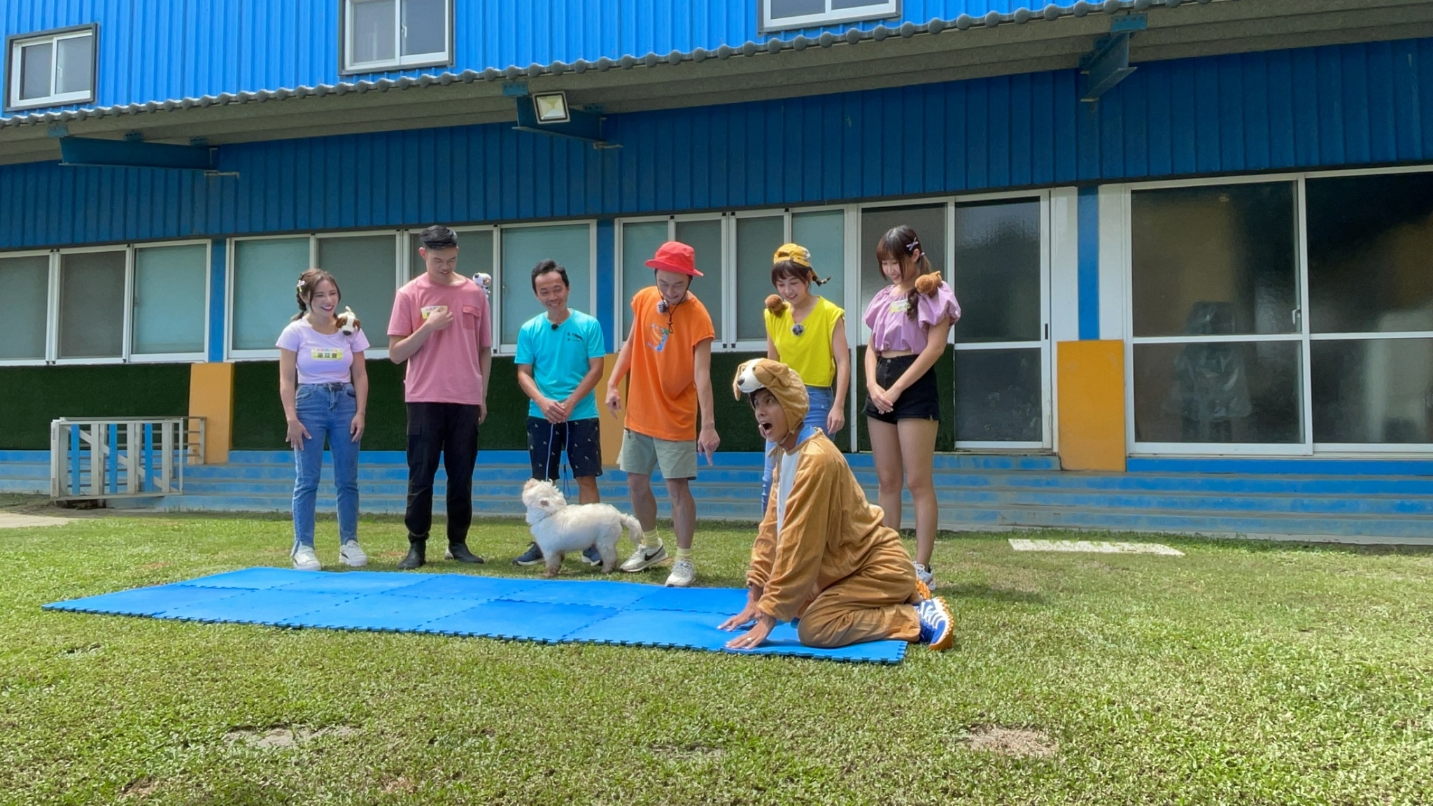 浩子在節目中透露養了一隻狗叫「Jason」，請出來之後全場爆笑，原來是阿翔穿了玩偶裝扮演狗，毫不客氣的浩子就讓Jason開始秀才藝。（民視提供）