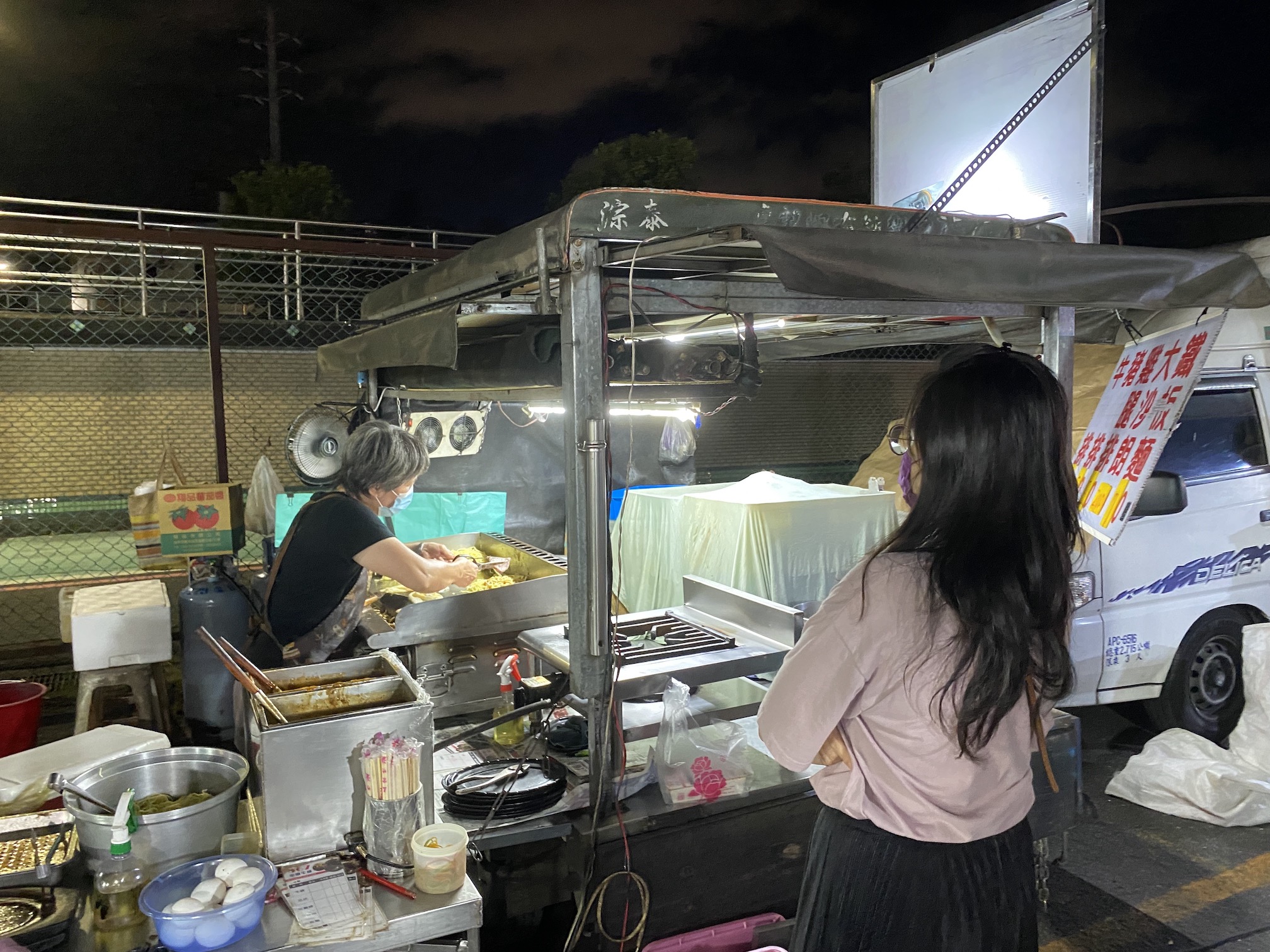 「567平價牛排」通常會出現在夜市尾端，也沒有顯眼招牌，卻是我最喜歡的一家。