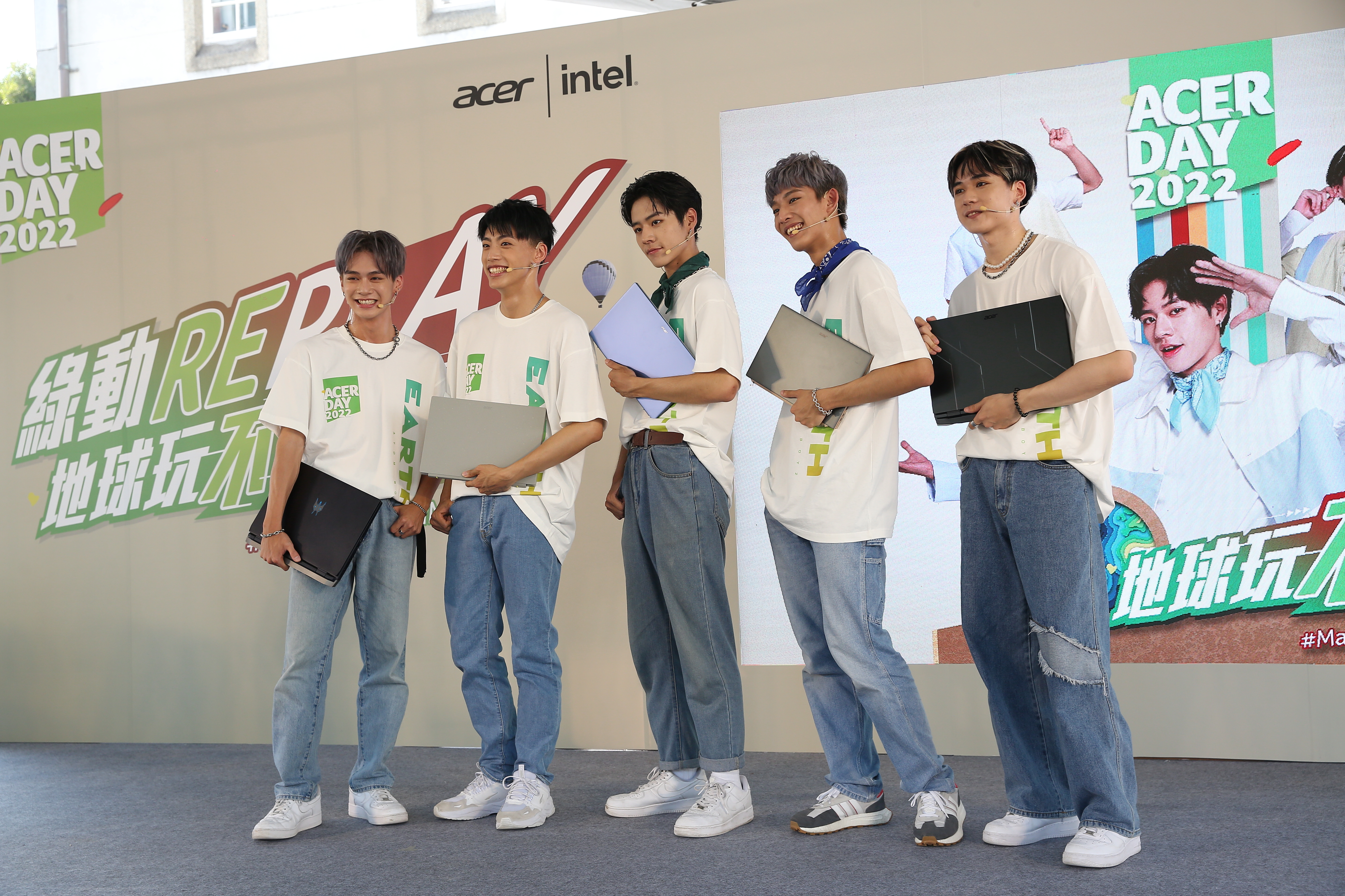 「宏碁acer Day」找最近爆紅的原子少年團出席站台。