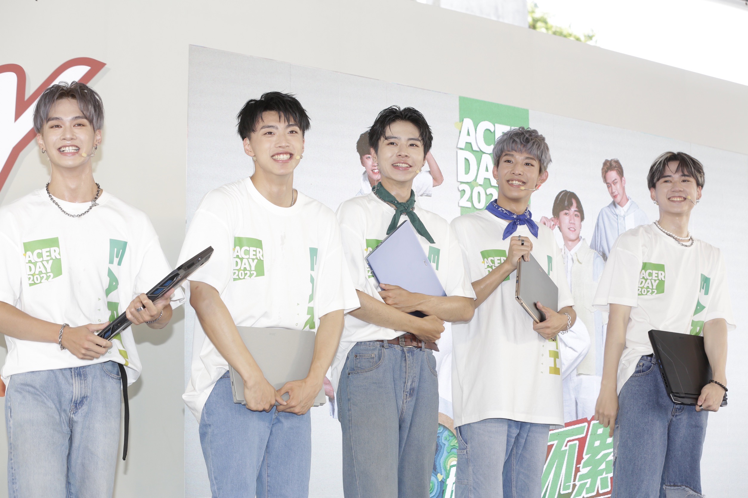 地球成員分別介紹新款Acer筆電新品，每位成員對筆電的要求也都不一樣。