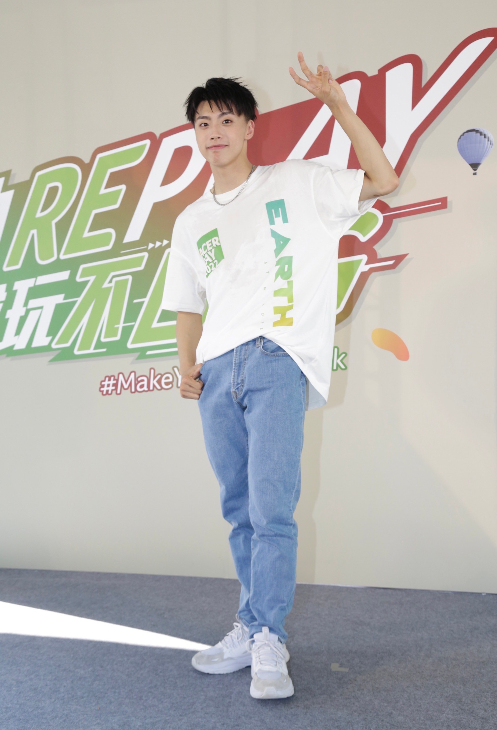  黃文廷與姑姑感情深厚，會一起使用電腦，對筆電的輕便與螢幕亮度很注重。