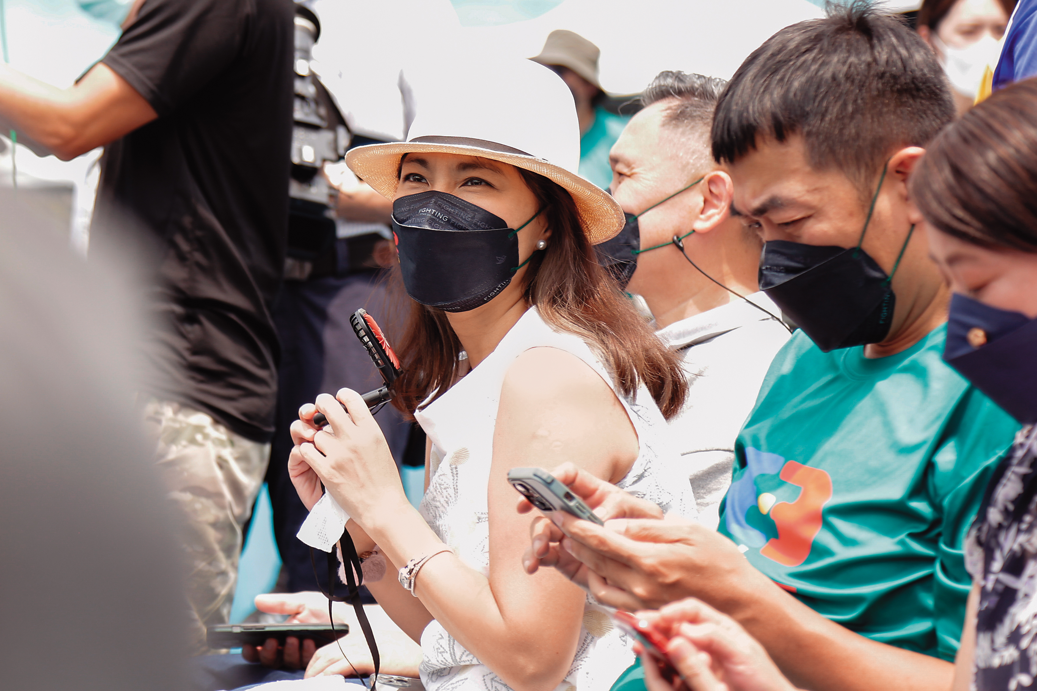 好看娛樂總經理王貞妮(左)、與製作人湯宗霖(右)出席《全明星運動會》第四季首映記者會。