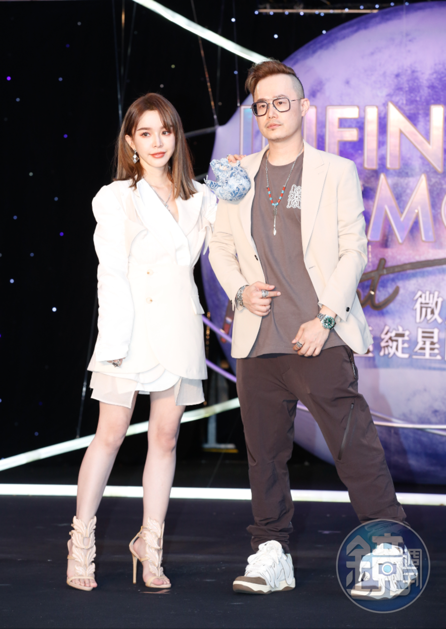 人氣美妝時尚部落客崔咪(左)與老公Hommy(右)已結婚14年。