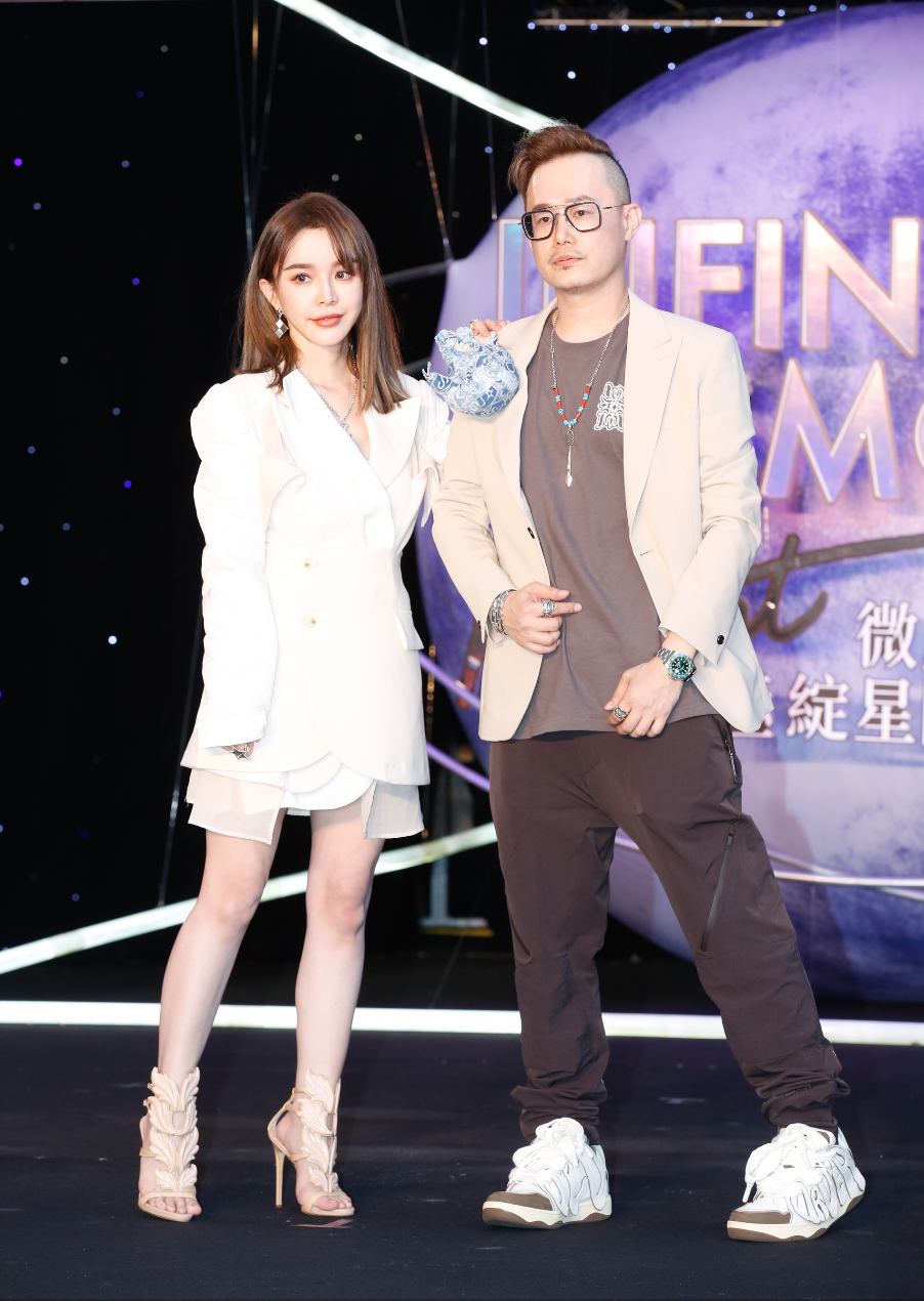 人氣美妝時尚部落客崔咪（左）與老公Hommy（右）已結婚14年。
