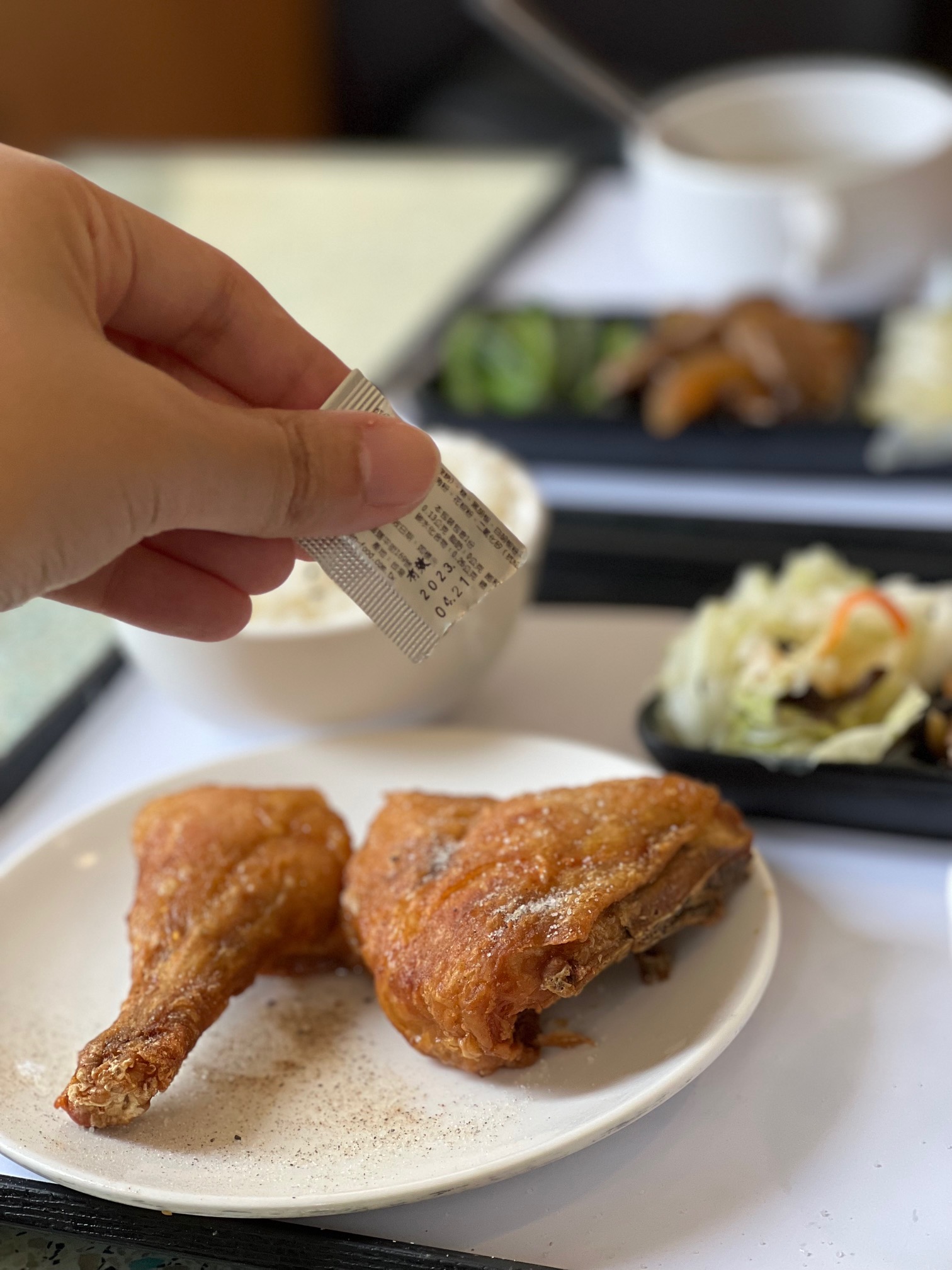 附上的椒鹽粉必灑，美味加分。