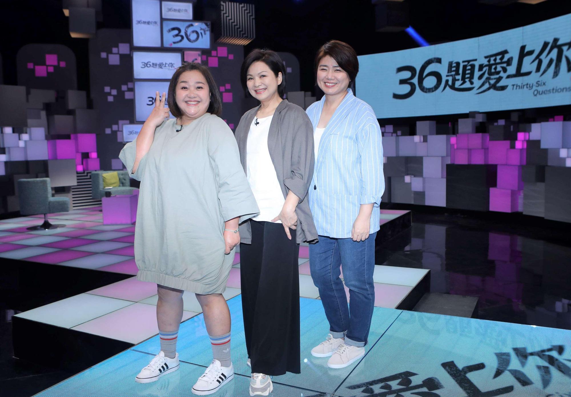 鍾欣凌（左起）、楊貴媚、嚴藝文上《36題愛上你》接受訪問。（公視提供）