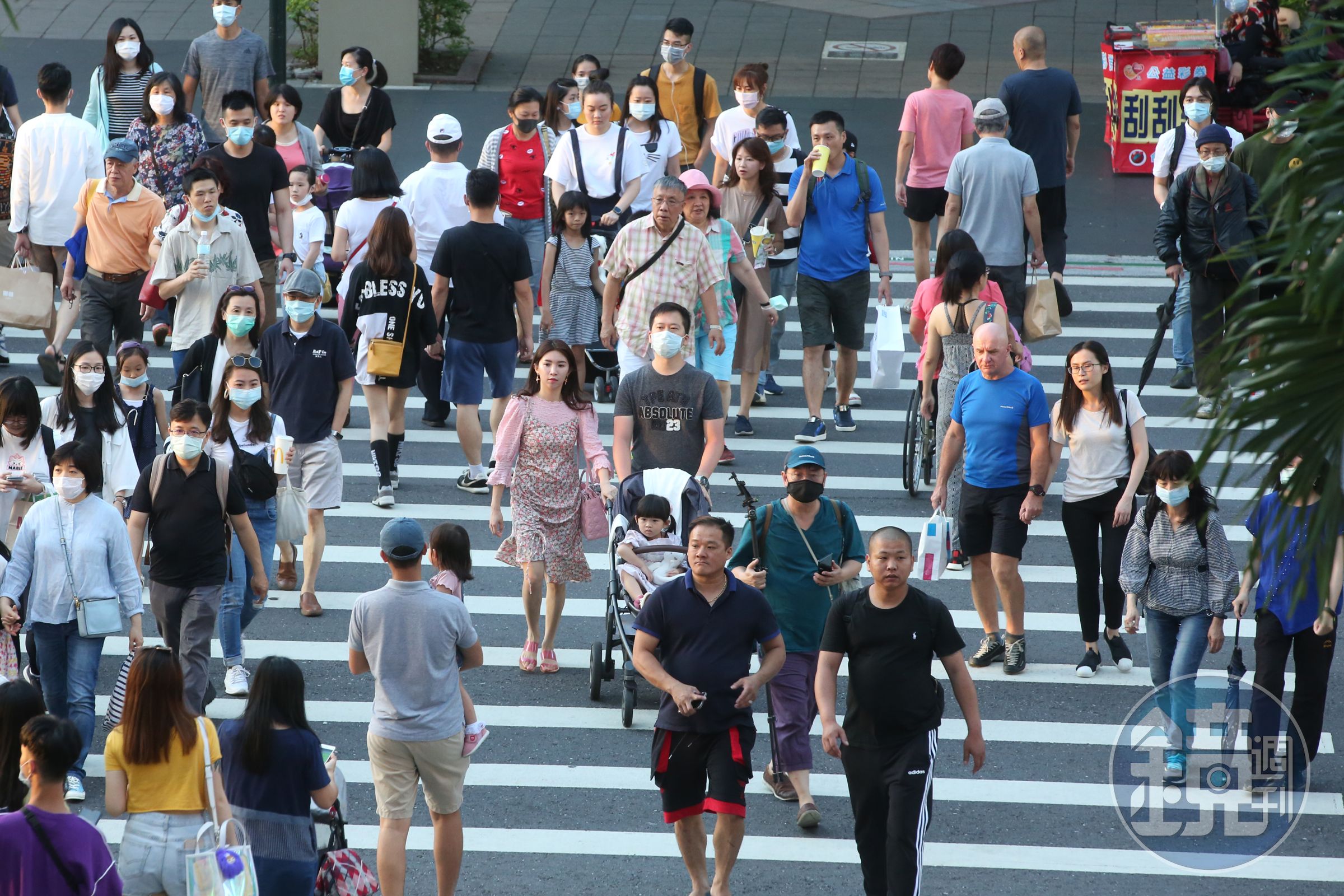 國內今新增22,347例本土個案及248例境外移入；另確診個案中新增53例死亡。（示意圖，本刊資料照）