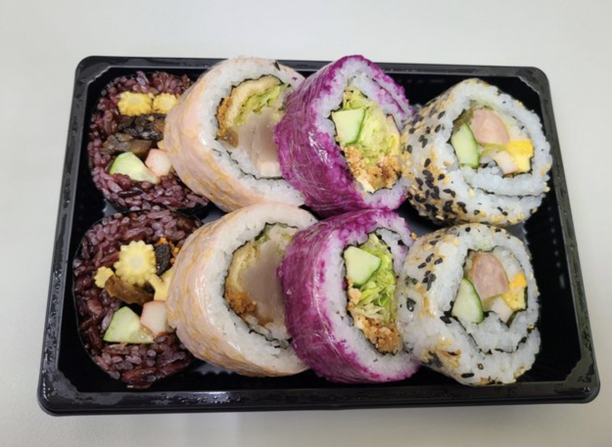 一名網友認為這一盒壽司要價150元太貴，怒批是否把工程師當盤子。（翻攝ptt）