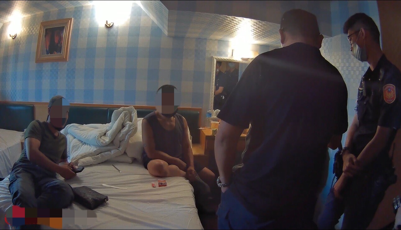 警方救出受困被害人。（警方提供）