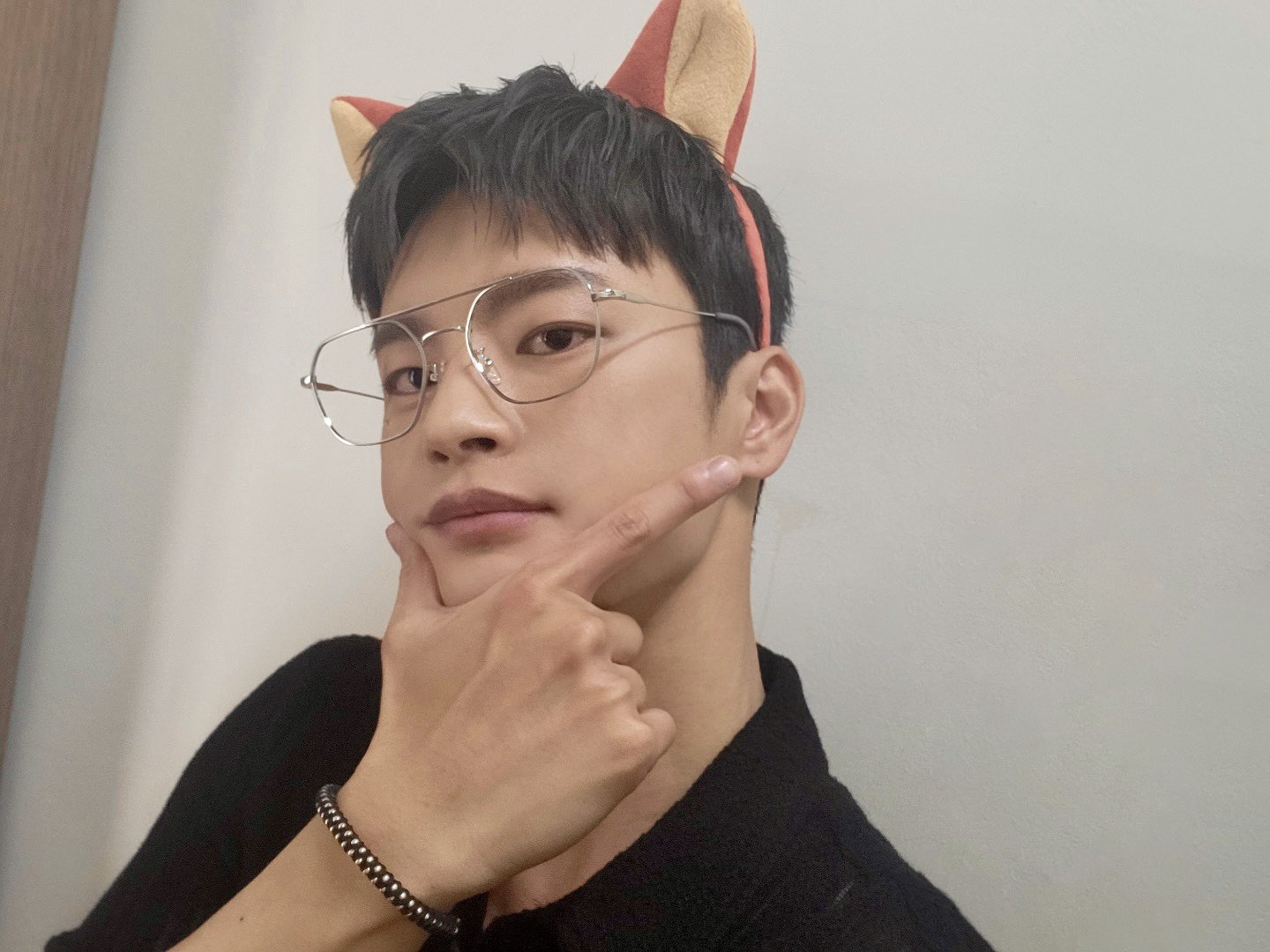 韓星徐仁國以歌手出道，透過戲劇讓大家關注，現在是演、歌雙棲的人氣明星。（華納唱片提供）