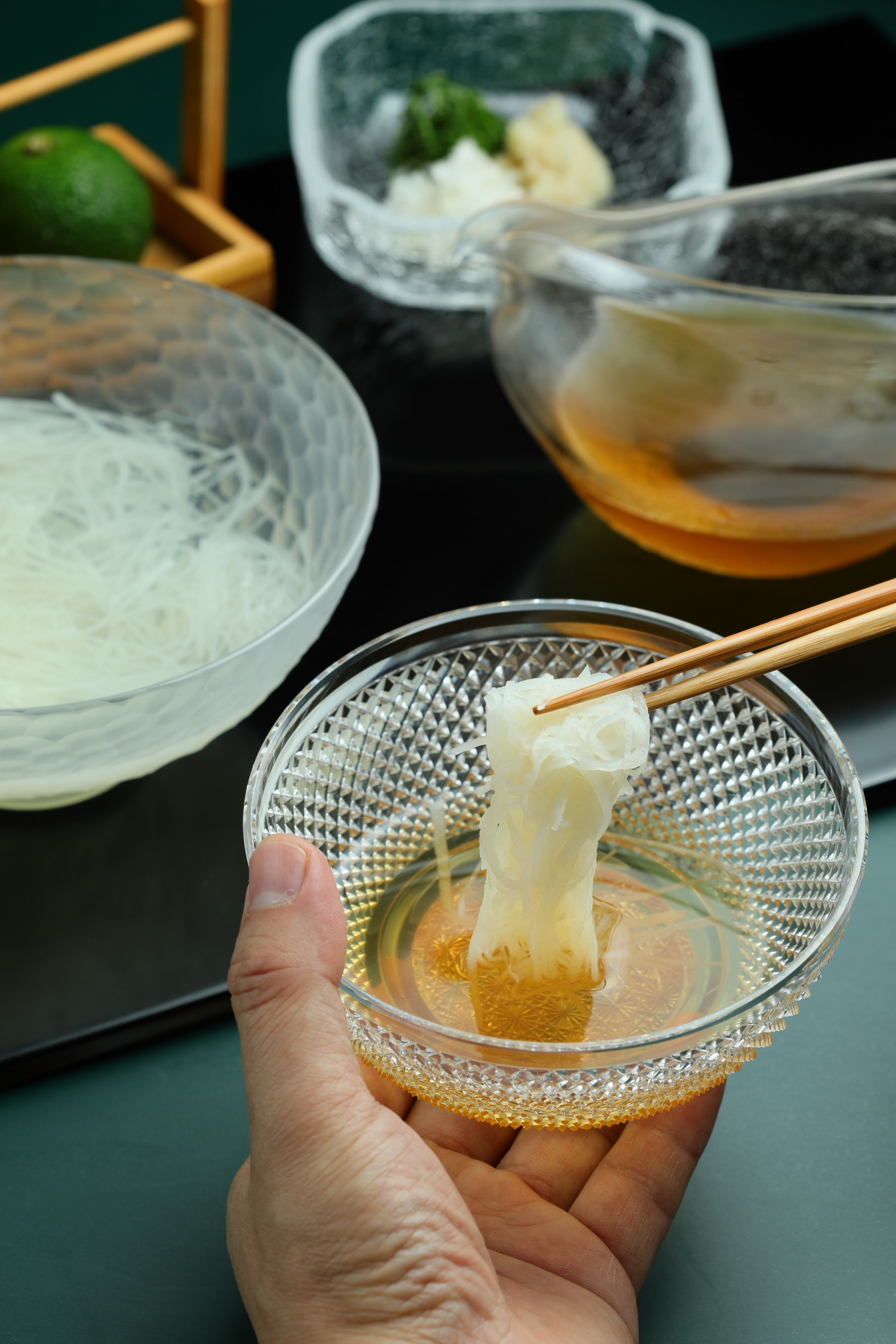 筍絲如麵的「藥味筍素麵」，以辛香料增添層次。（1,800元套餐菜色）