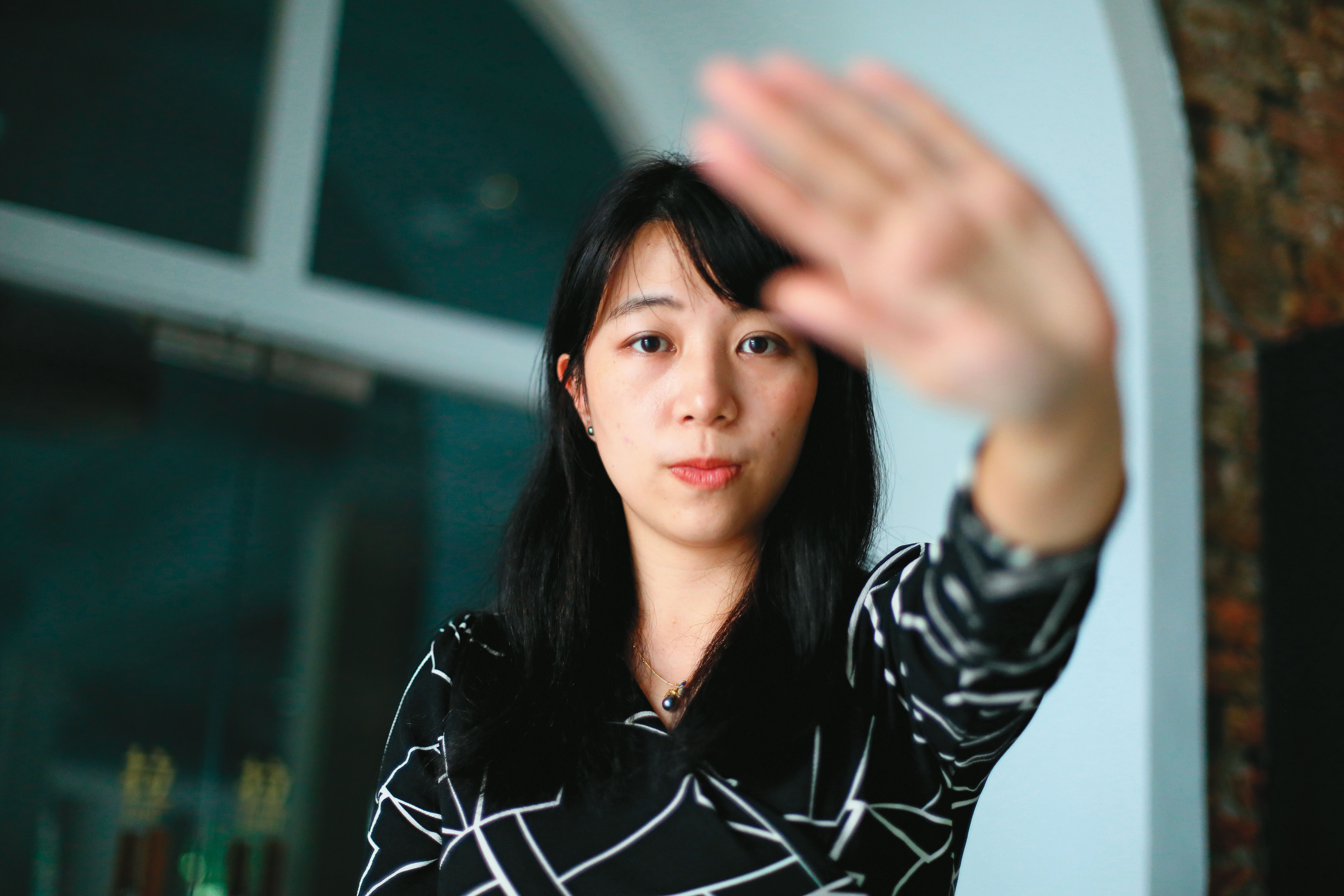 張希慈因從名校畢業，成為廁所偷拍案主角。