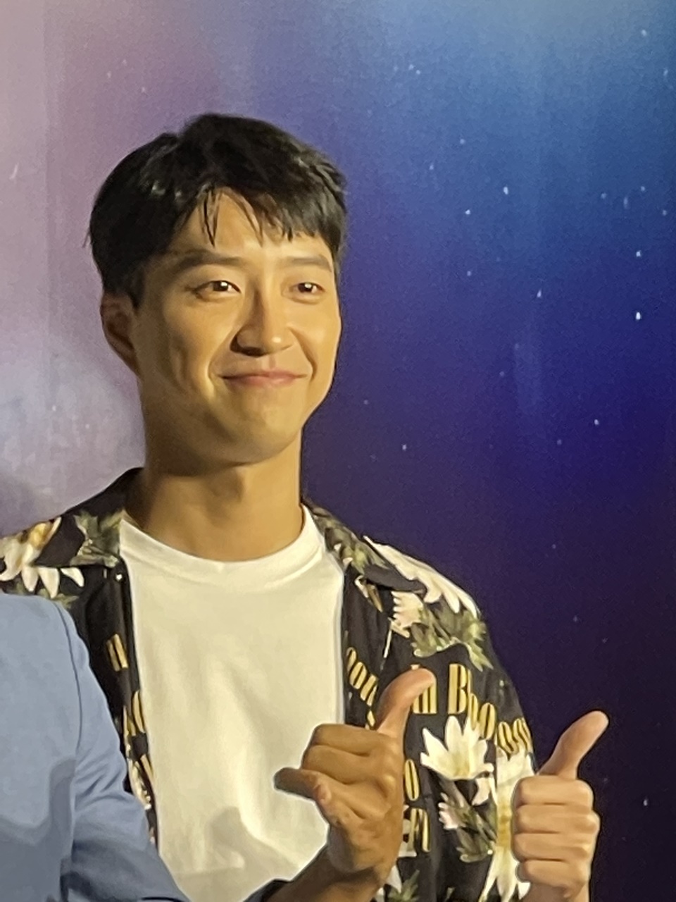 江宏傑話不多。