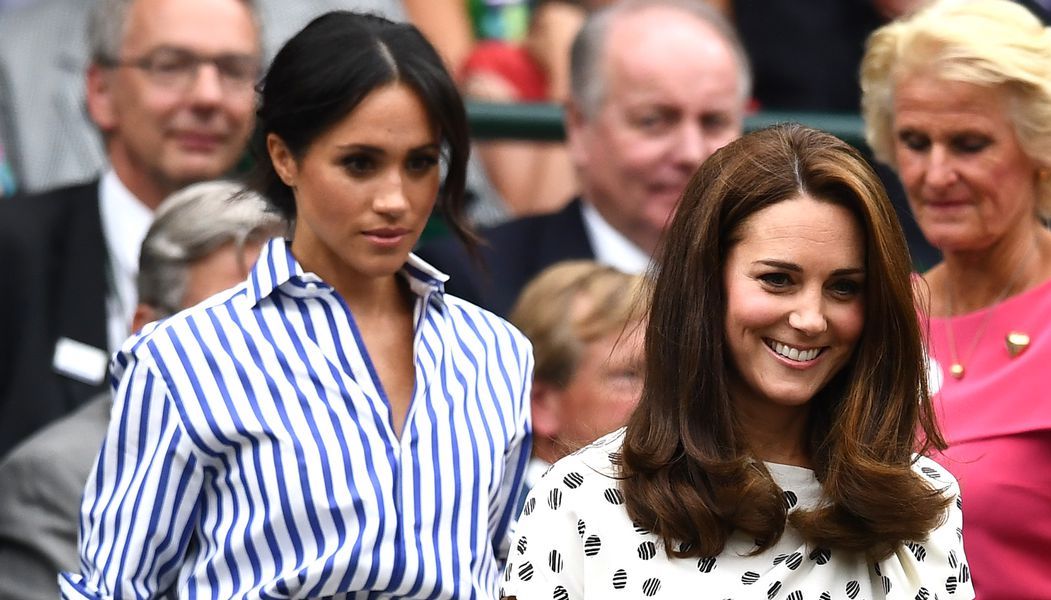 梅根（左）與凱特王妃（右）妯娌關係爆不合。（翻攝.plu7.com）