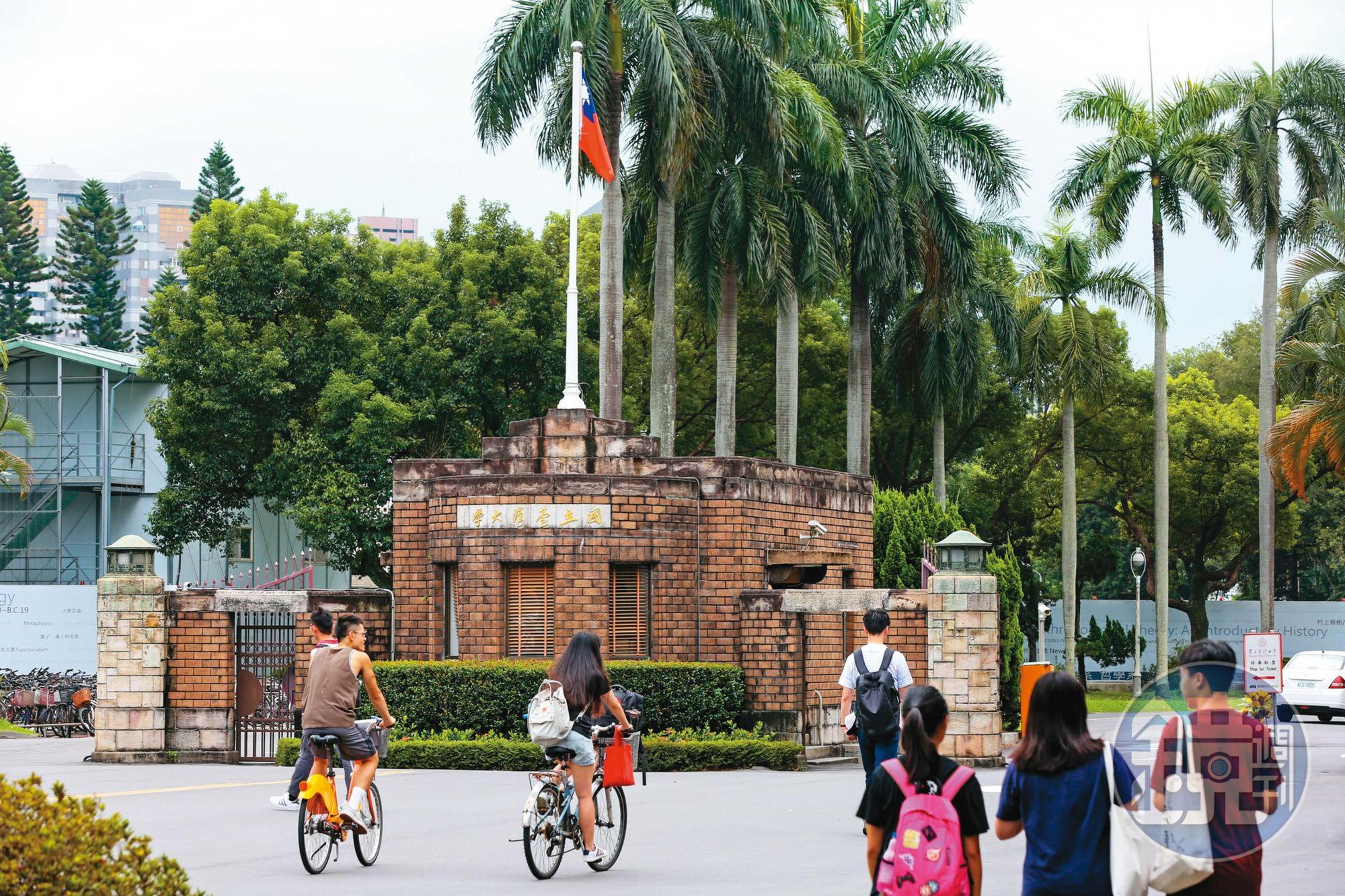 台大（圖）終身特聘教授李篤中前往中國任職，於去年遭教育部裁罰。