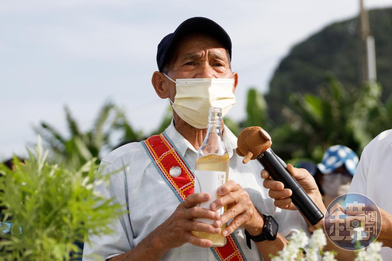 因為阿美族人的努力，海稻米和部落米酒重回石梯坪，這天就選在田間跟祖靈報告喜訊。