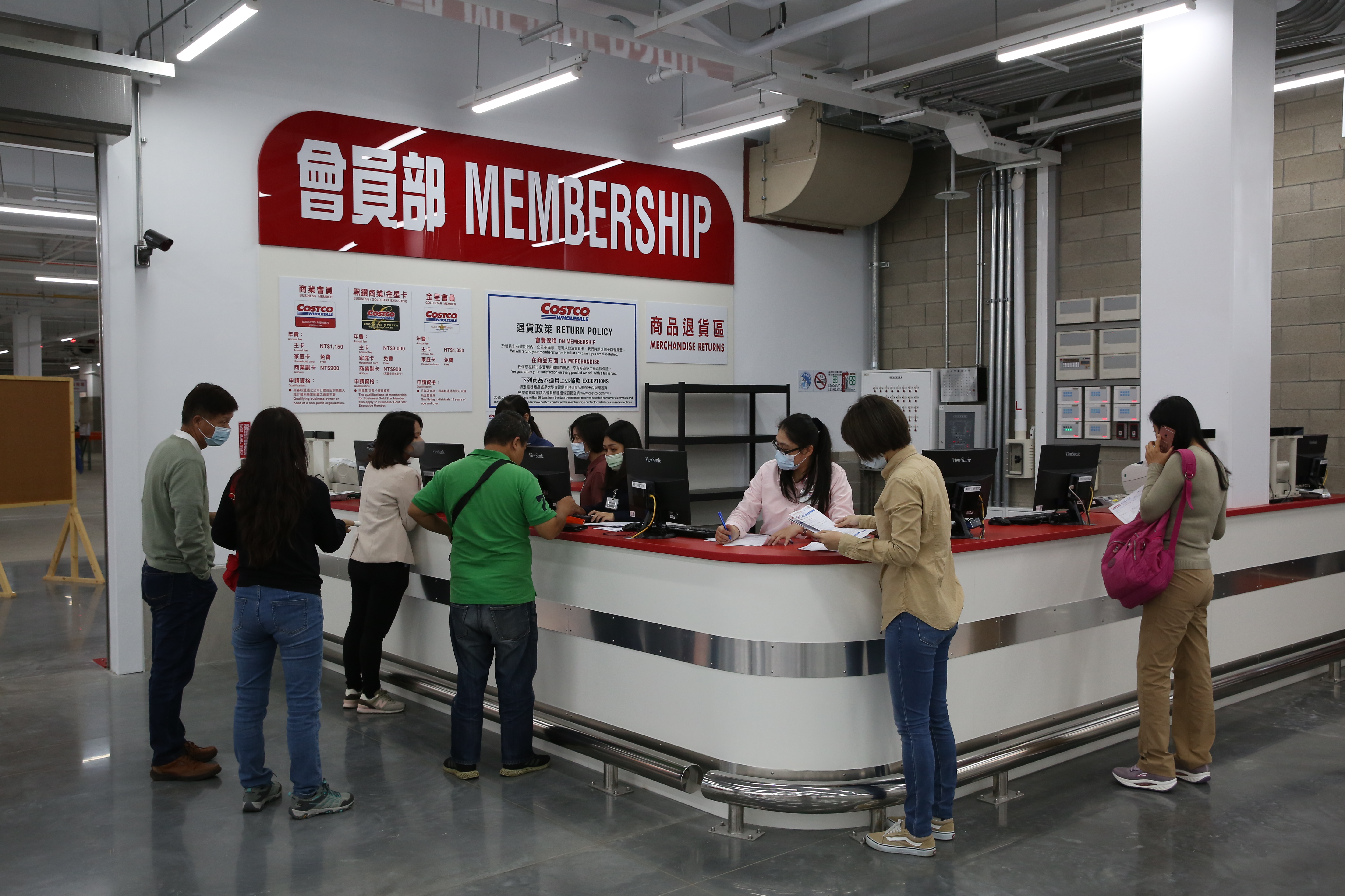 一名網友分享，到好市多忘記帶會員卡可向櫃台申請「臨時購物證」，且連非會員也能申請，但有條件限制。