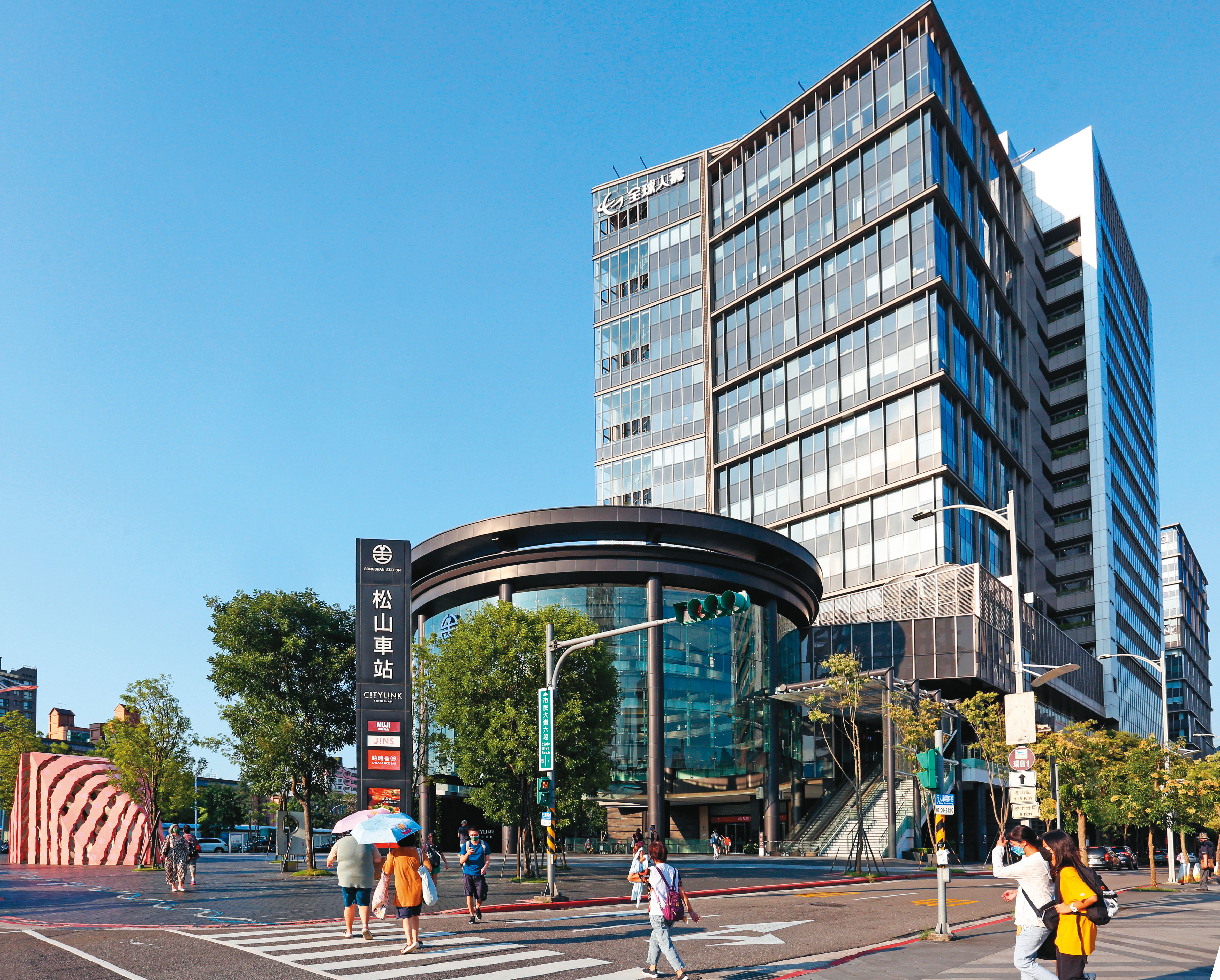 超過7,000坪的松山車站BOT案，也是出自潤泰新手筆。