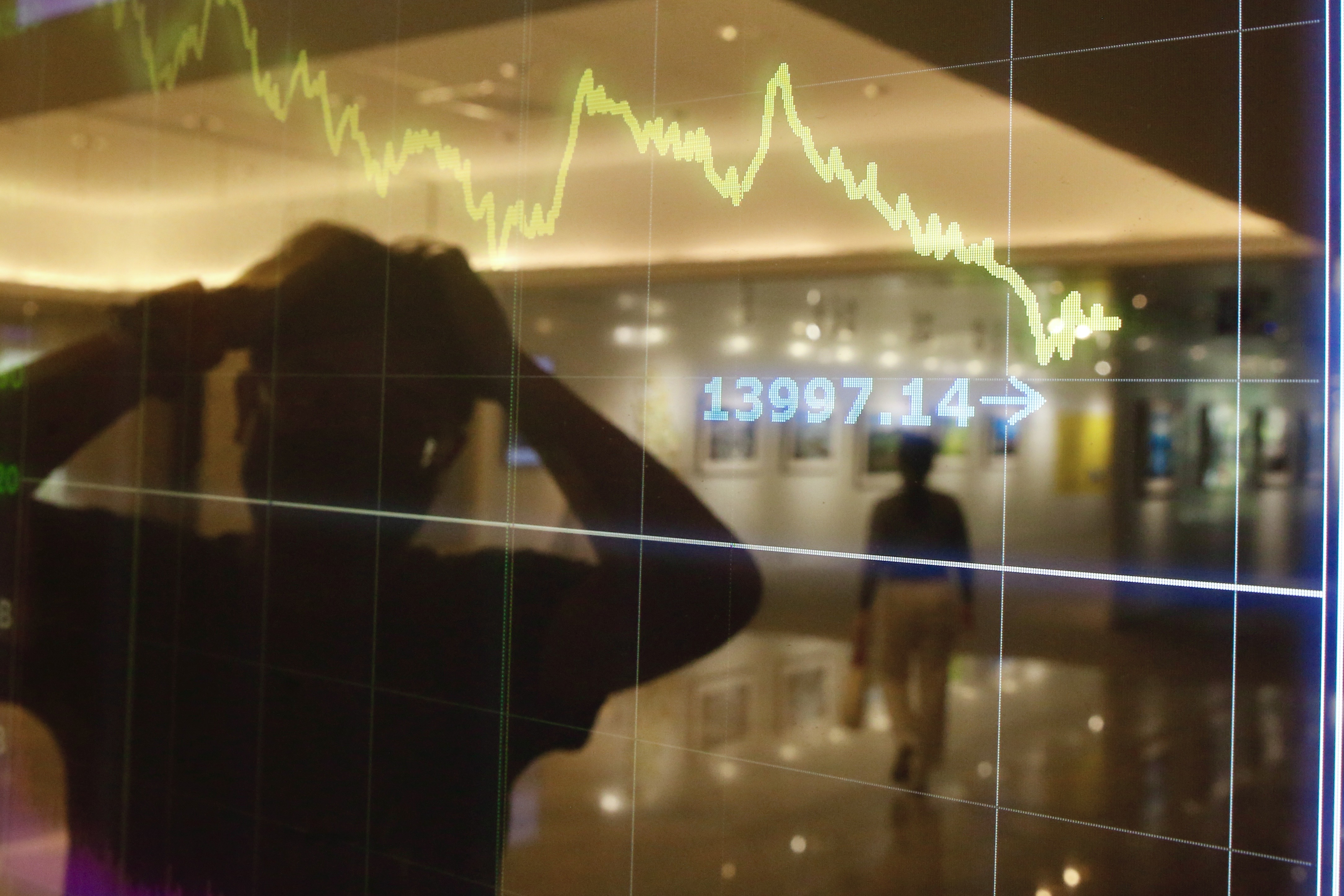 一名人妻抱怨丈夫嘗到股市甜頭後辭掉月薪16萬元工作，結果今年7個月賠掉千萬，讓她鐵心離婚；示意圖。（本刊資料照）