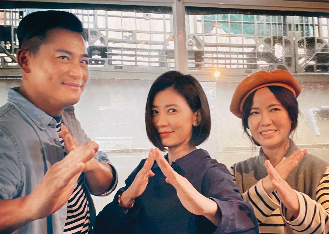 江宏恩（左）、賈靜雯（右）這對《飛龍在天》CP，睽違20年後再次同框。（翻攝自賈靜雯IG）