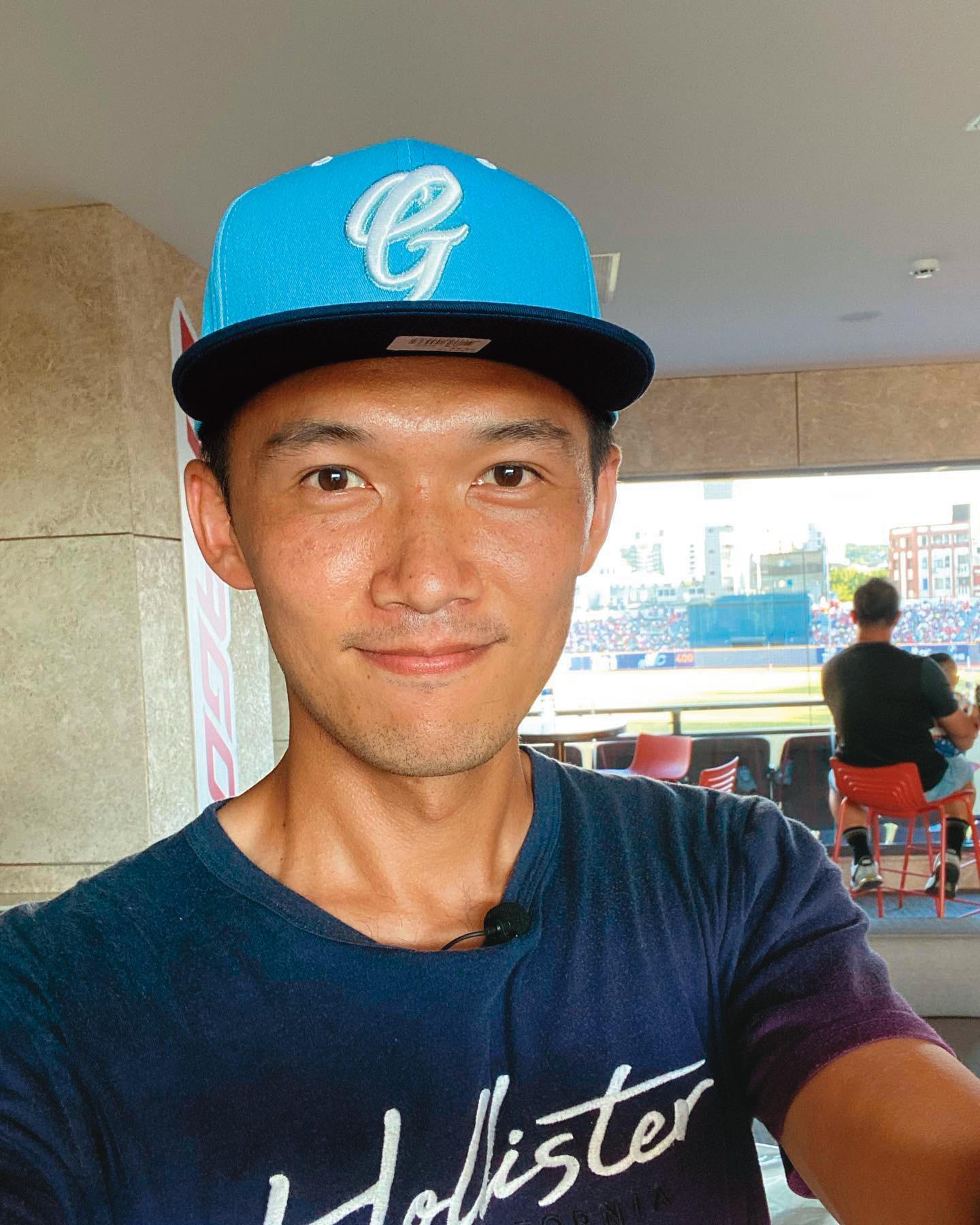 曾被前妻羞辱是「死媽寶」的台南Josh,現在展開了新的人生,也關懷受暴男性。(翻攝台南Josh臉書)