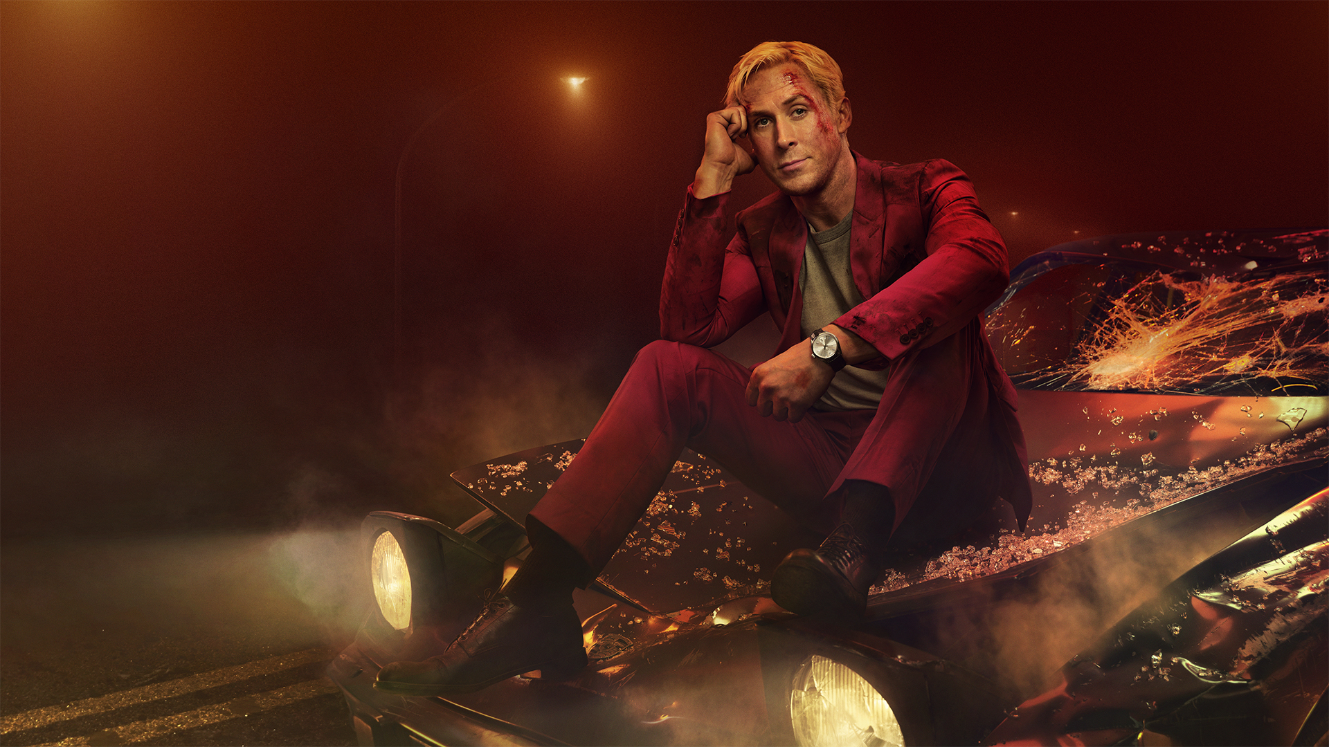 雷恩葛斯林在Netflix新片《灰影人》轉戰動作戲路，從天上的飛機一路打到地上的汽車，堪稱全能。（泰格豪雅提供）