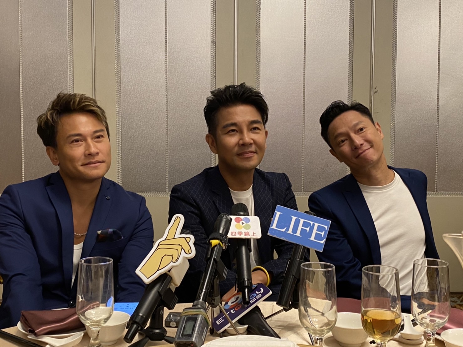 謝祖武（右起）、謝承均、王建復在新戲《扳手阿發》中演出從小到大的好朋友。