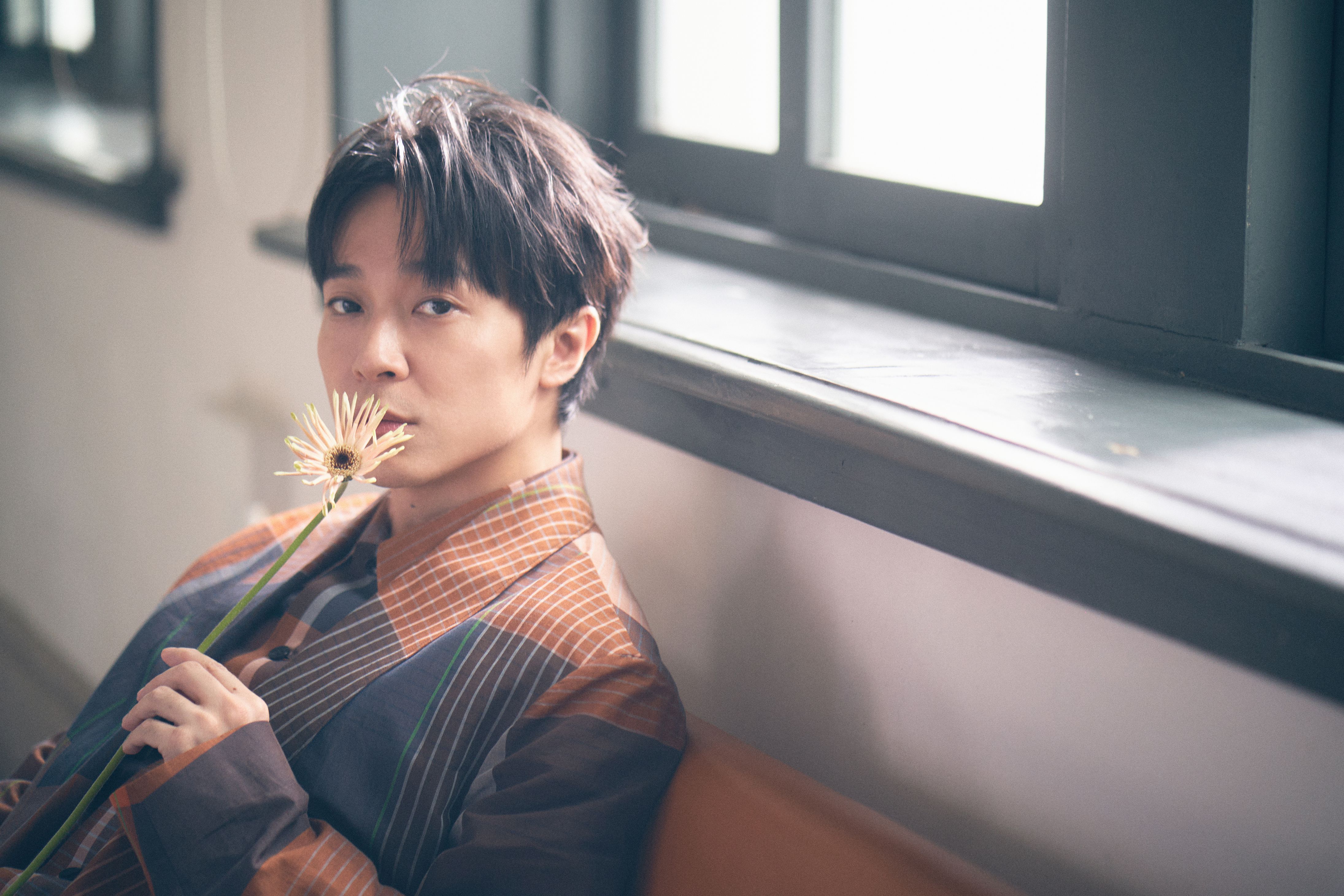 吳青峰將推出全新詞曲創作作品〈戀人絮語〉。（環球音樂提供）