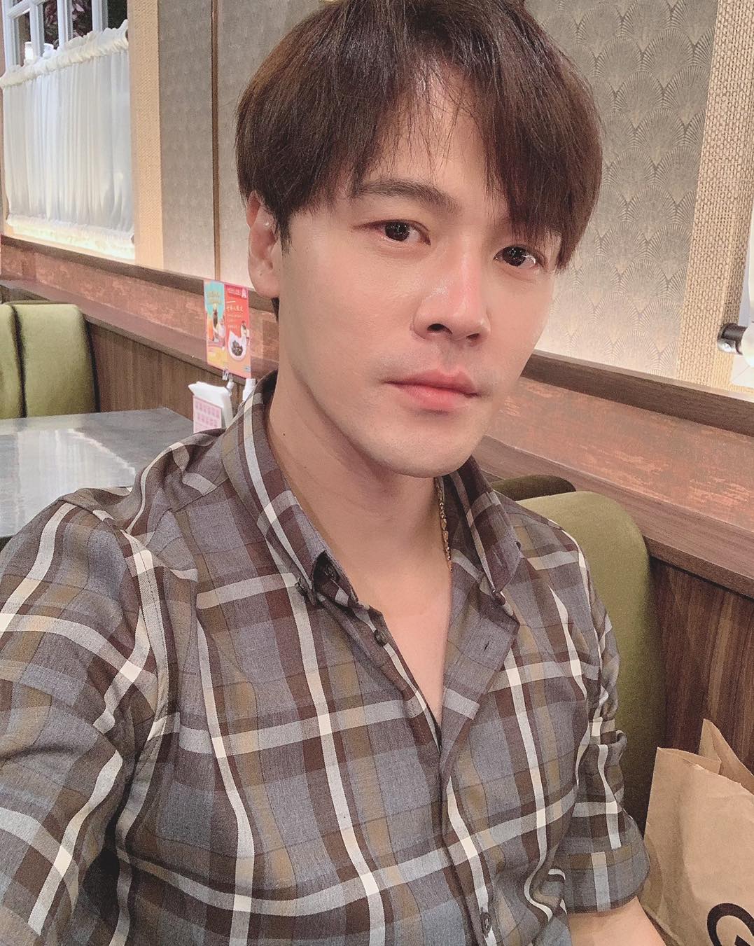 黃文星靠著拍攝八點檔翻身,如今已坐擁名車。(翻攝自黃文星臉書)