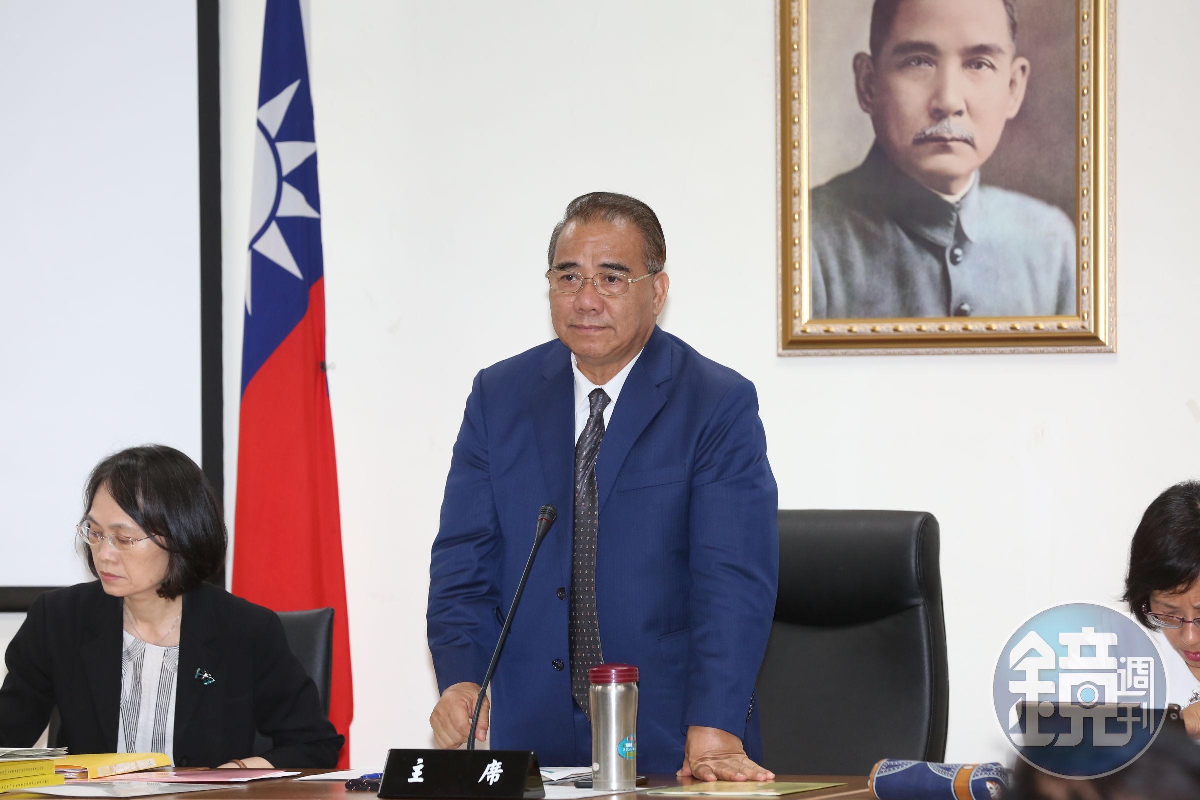 SOGO貪瀆案再爆案外案，檢方懷疑促轉條例修正過程中有人涉及詐財，今兵分13路大搜索，約談立委廖國棟辦公室主任丁復華等6人。