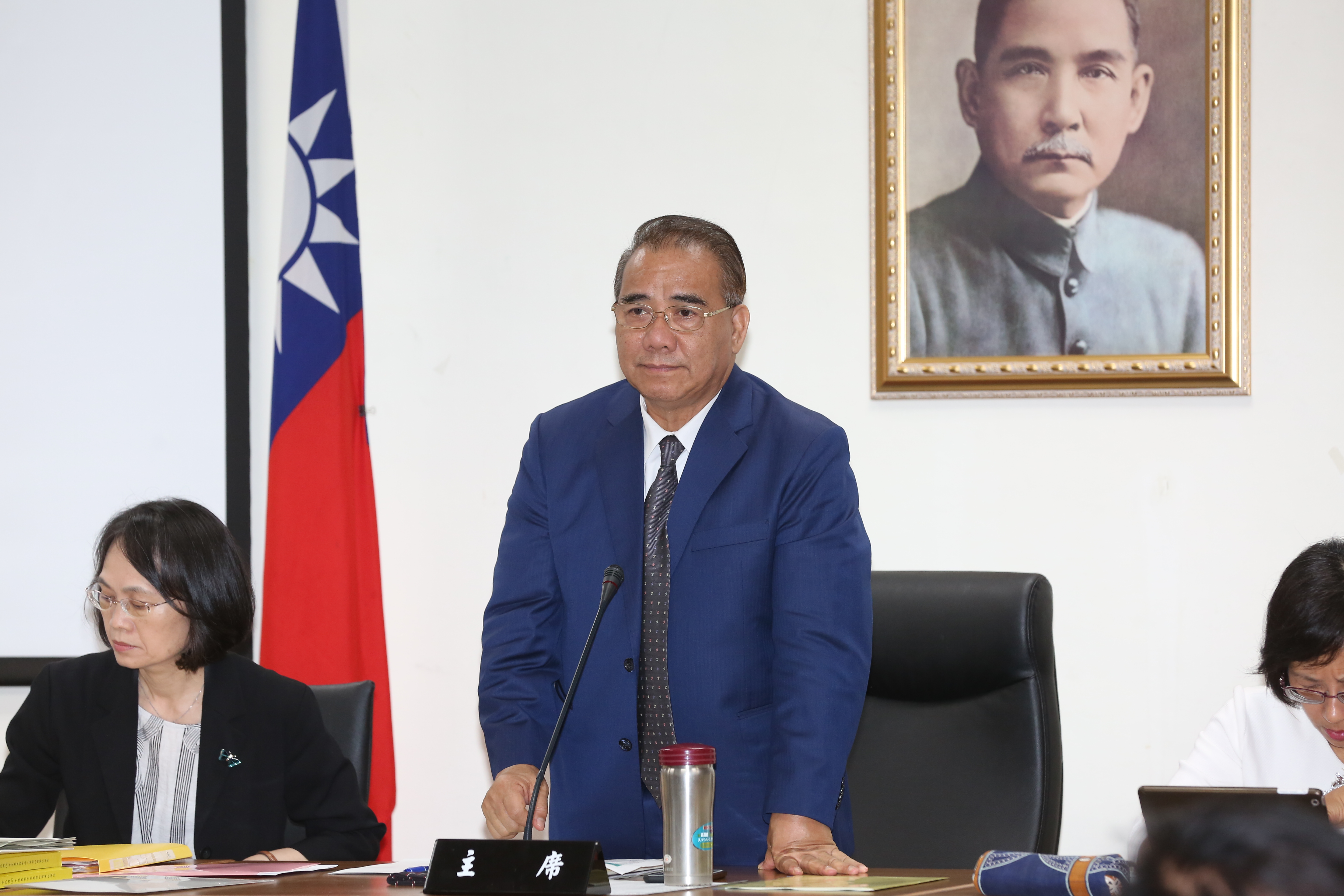 SOGO貪瀆案再爆案外案，檢方懷疑促轉條例修正過程中有人涉及詐財，今兵分13路大搜索，約談立委廖國棟辦公室主任丁復華等6人。