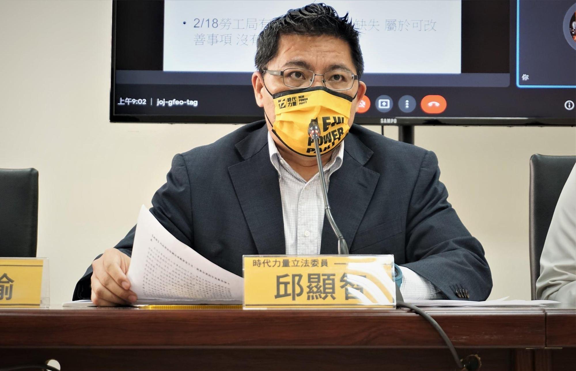 邱顯智先前遭坤輿提告，他今在臉書po文回嗆，「沒有的東西，我真的毀不掉，謝謝。」（翻攝自邱顯智臉書）