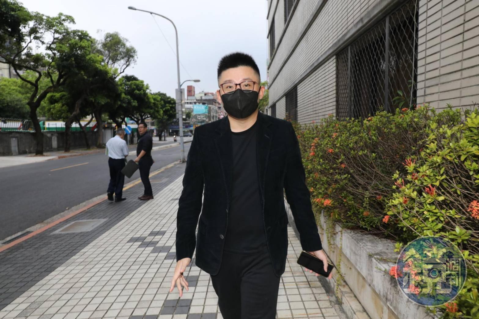 有意買下台蘋的17Live共同創辦人潘杰賢，昨天（26日）現身經濟部說明交易案，遭本刊直擊。