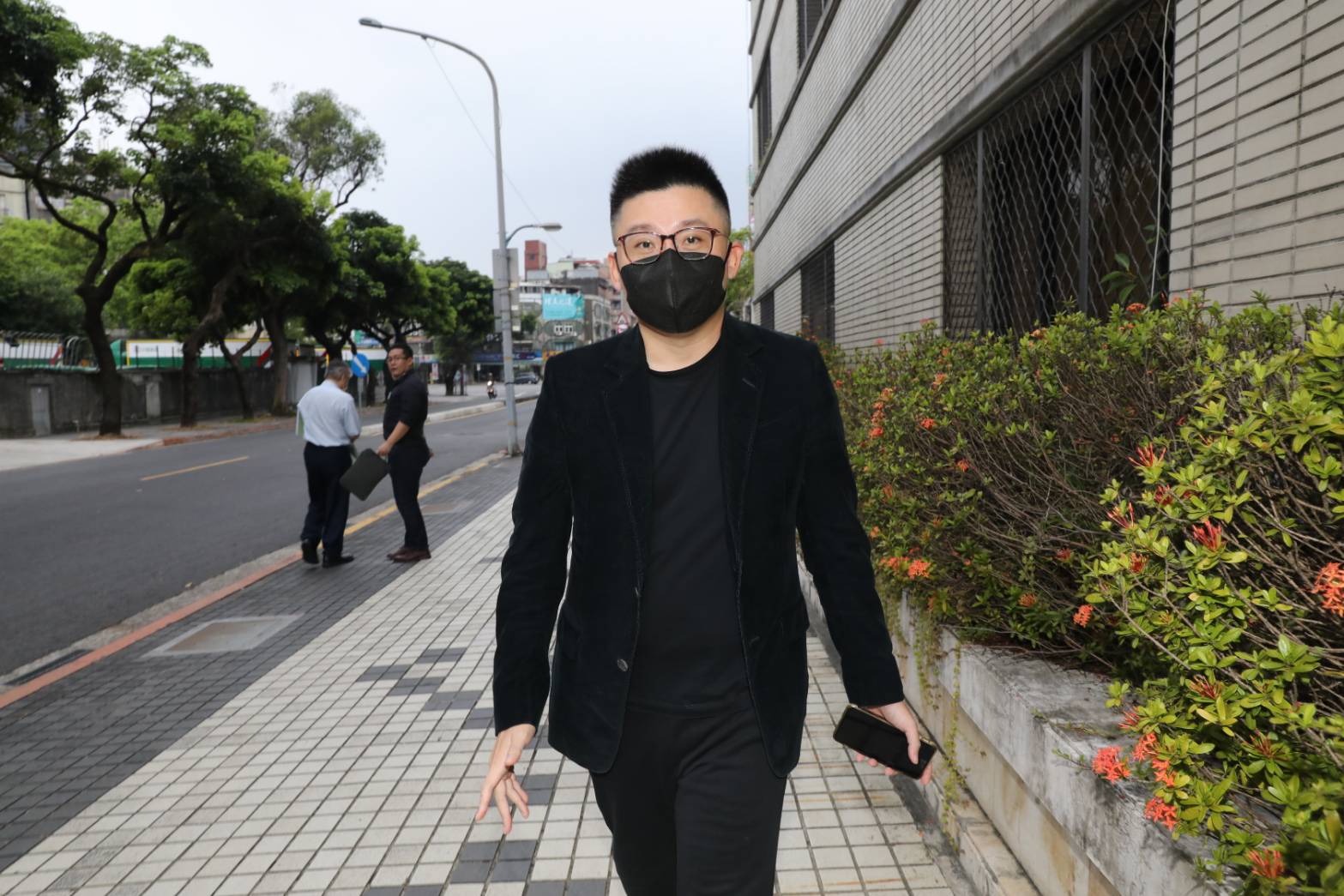 有意買下台蘋的17Live共同創辦人潘杰賢，昨天（26日）現身經濟部說明交易案，遭本刊直擊。