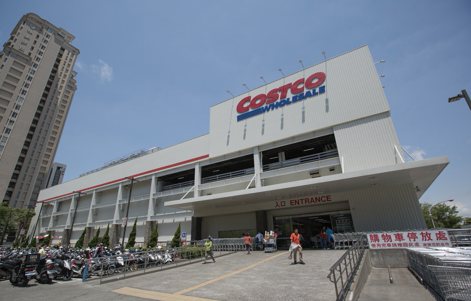 一名網友在網路上查賣場商品，搜尋「好市多線上購物」出來的置頂廣告發現是詐騙。（資料照）