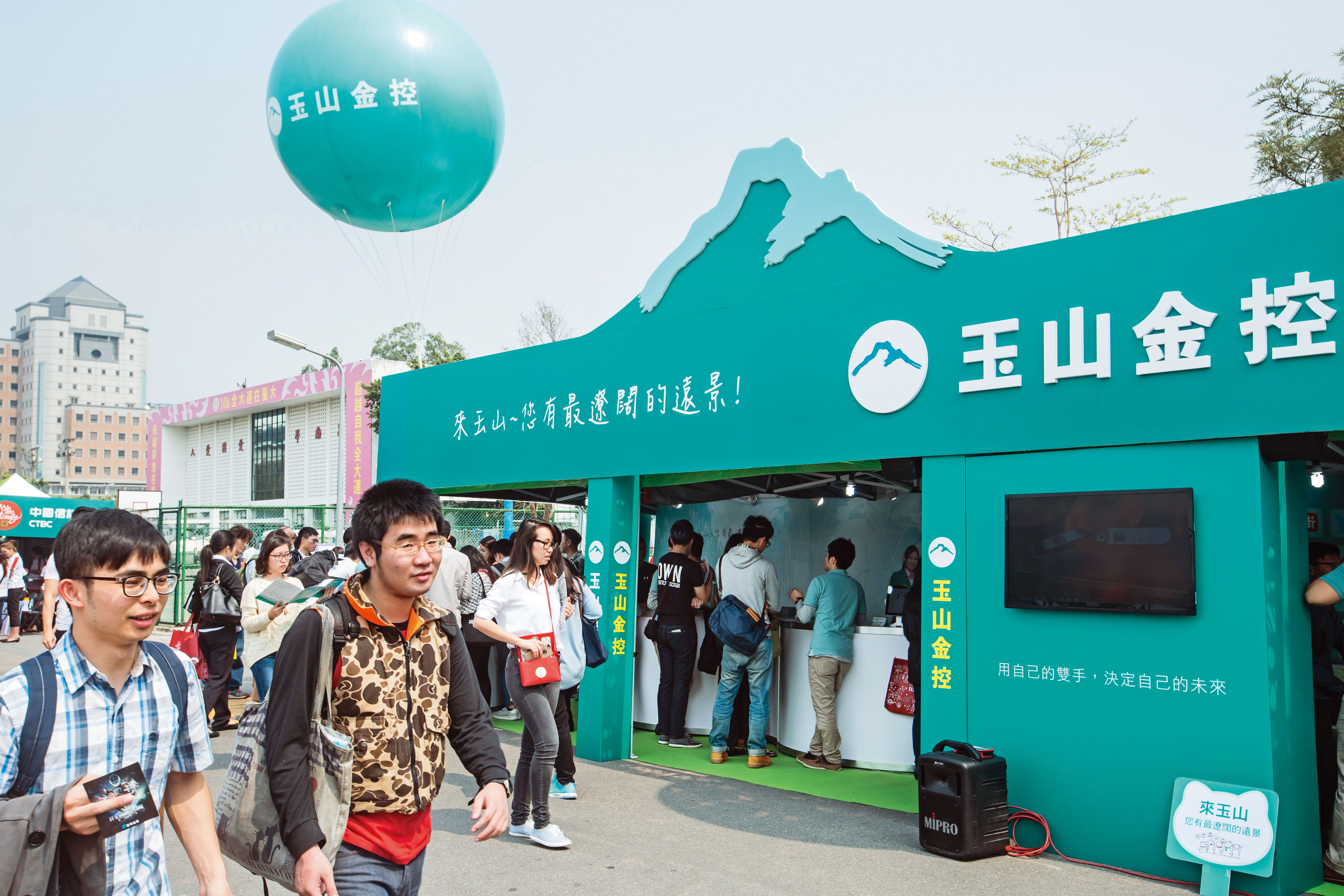 為攢頭期款，楊程鈞自2018年每月固定買入2張以上玉山金。