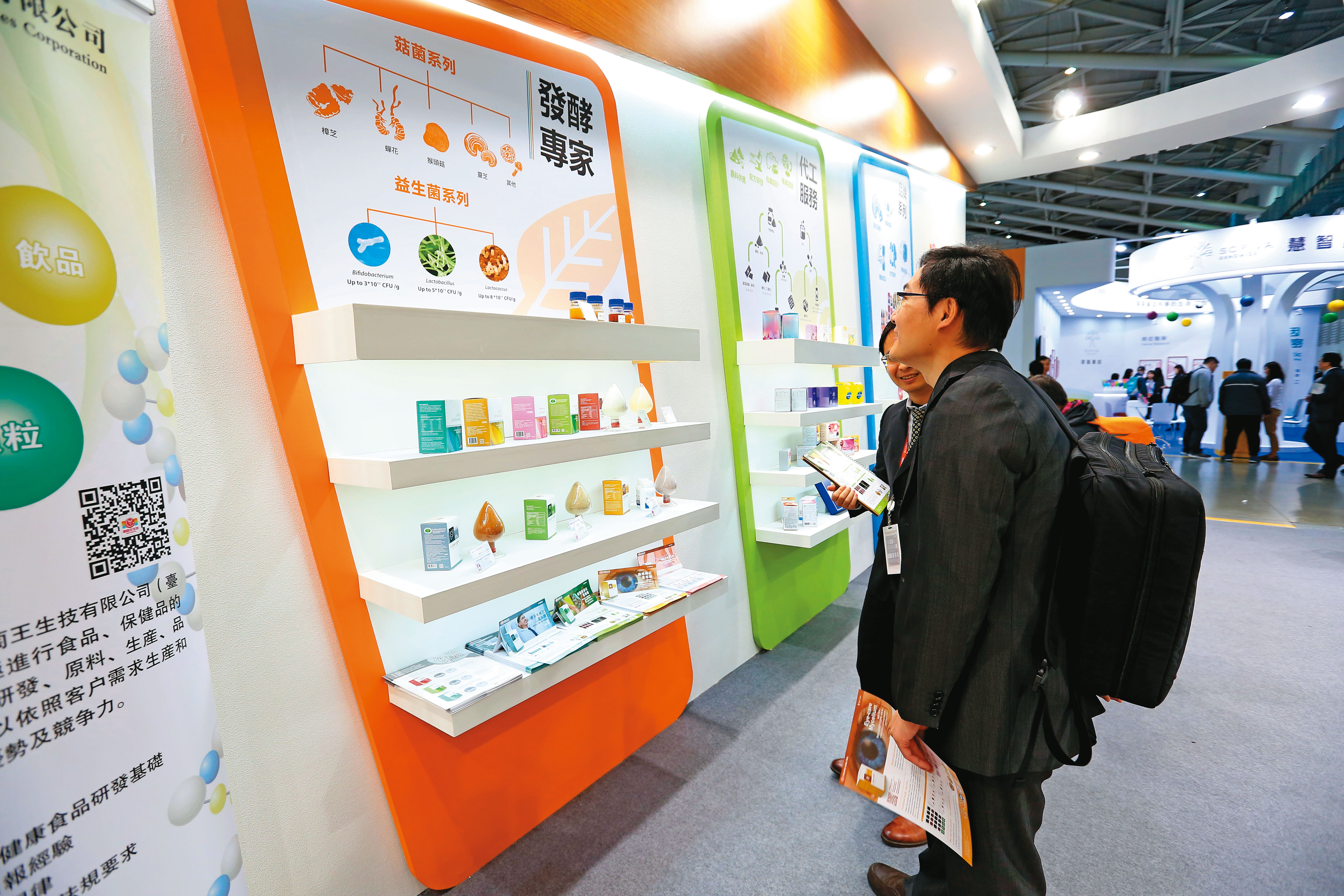 清冠一號熱銷也帶旺保健食品，光今年5月，葡萄王旗下葡眾樟芝益銷售額，就比去年同期成長95%。