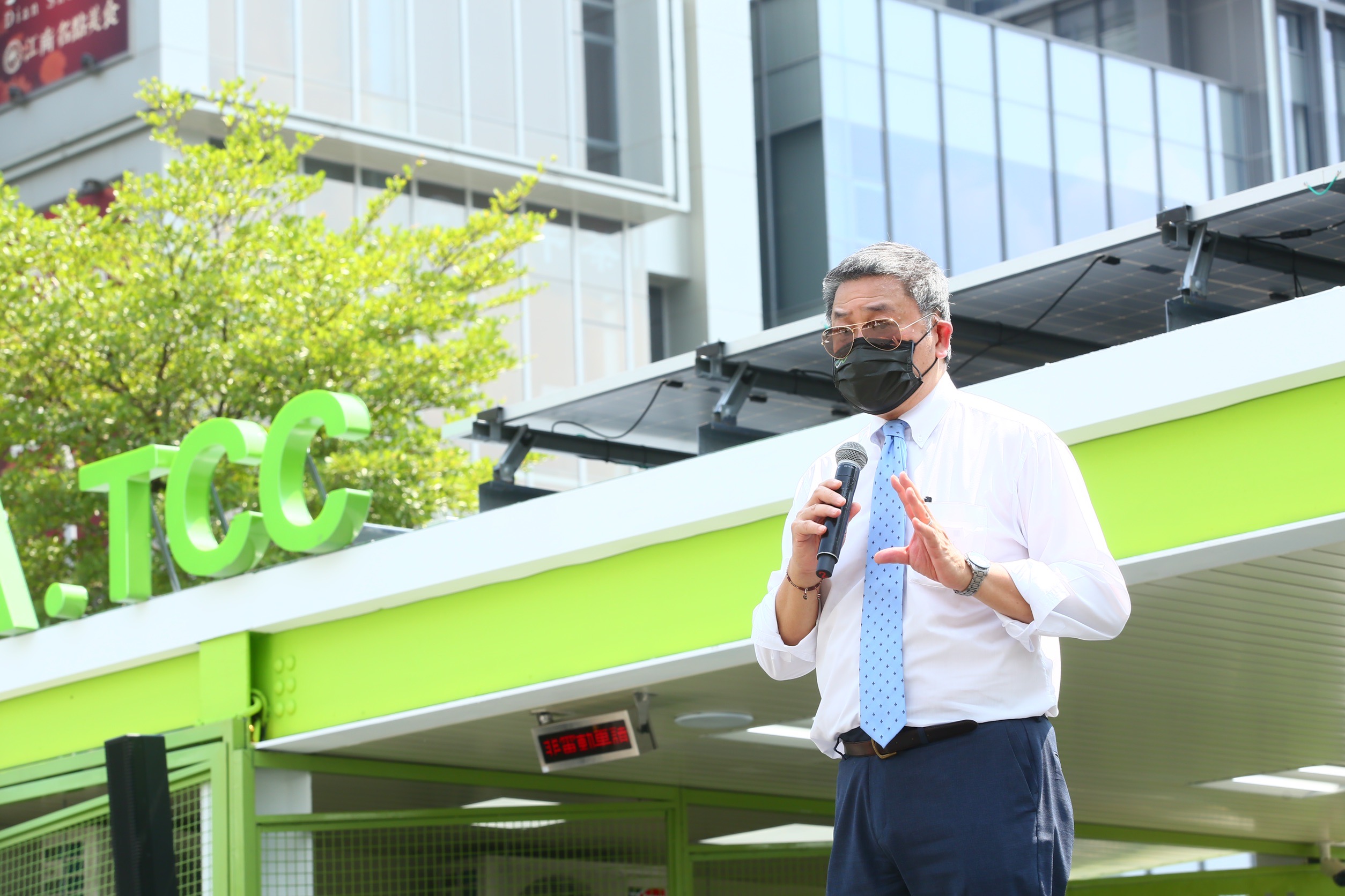 張安平表示，每個人不要只成為地球的居民，要成為Earth Helper，才能幫地球繼續往前。