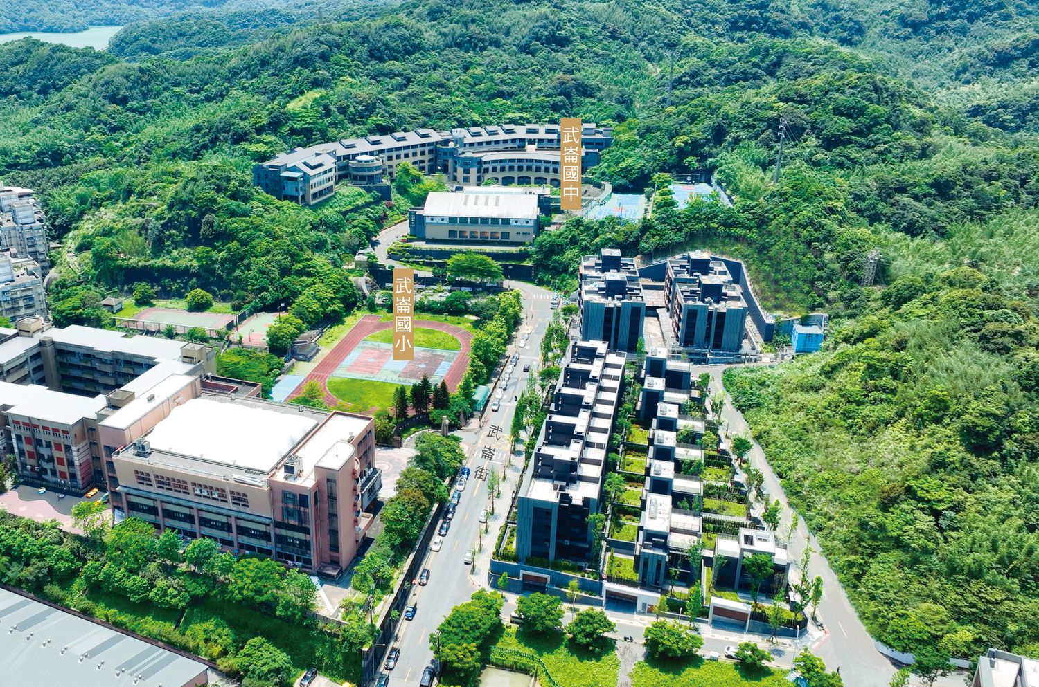 樹學院全區共5071坪，採低密度、高綠覆開發，正對武崙國小、國中，方便家長輕鬆接送。