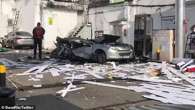 加油站建材跟馬格海斯的汽車，都被炸壞。（翻自《每日郵報》）
