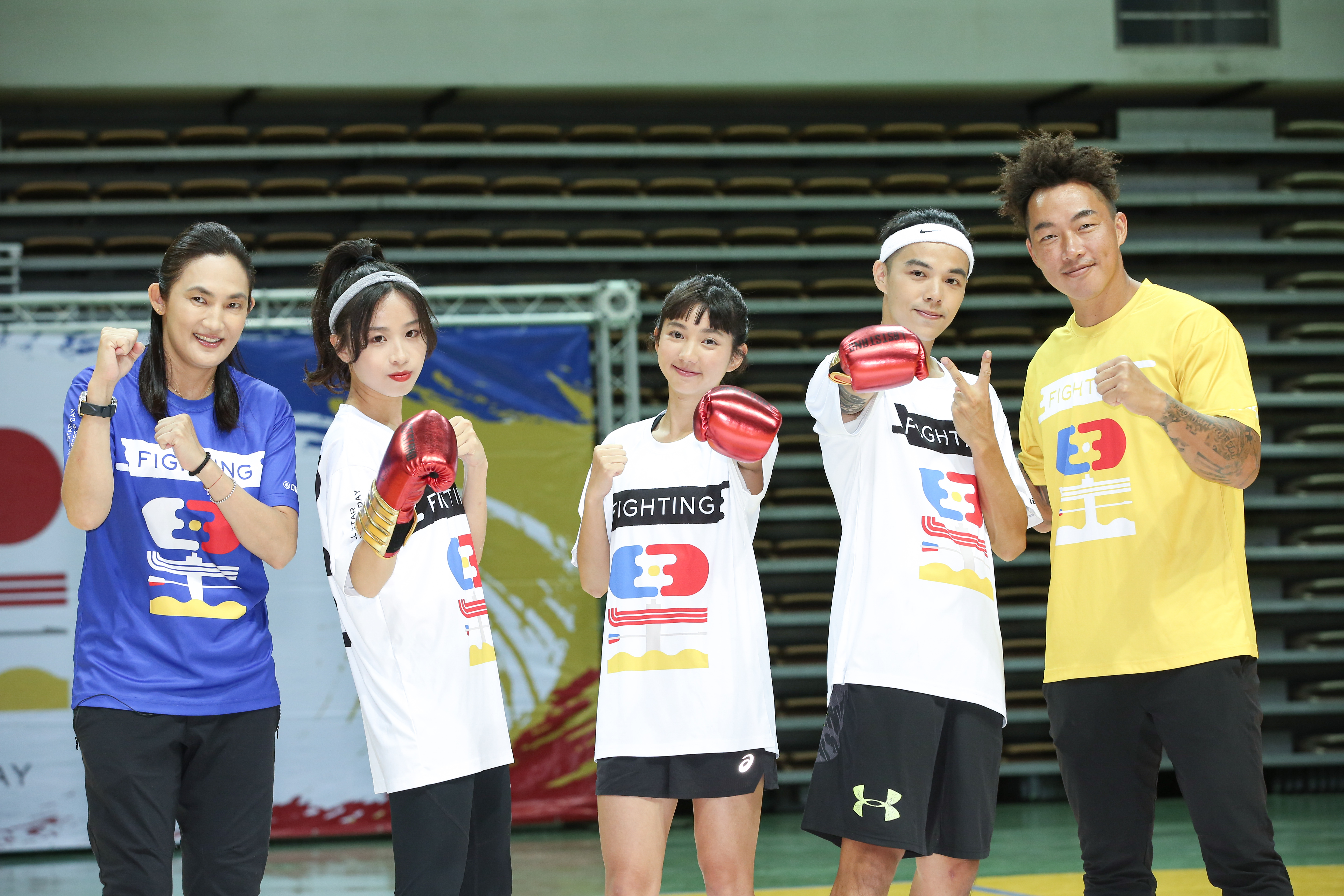 （左起）錢薇娟、賴Ki、畇二、Zing、郭泓志出席《全明星運動會4》慶功宴。