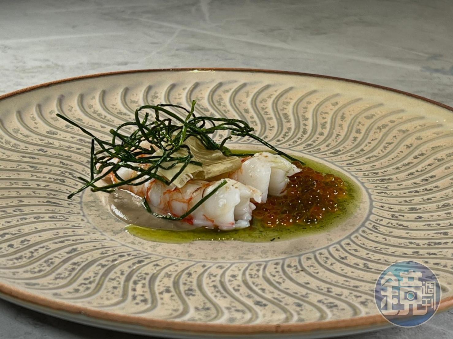 「葡萄蝦／白昆布／菱角／野蓮／紹興／草果」，蝦肉甜腴、配炸野蓮香酥。（2,200元套餐菜色）